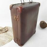 Atypical cardboard suitcase