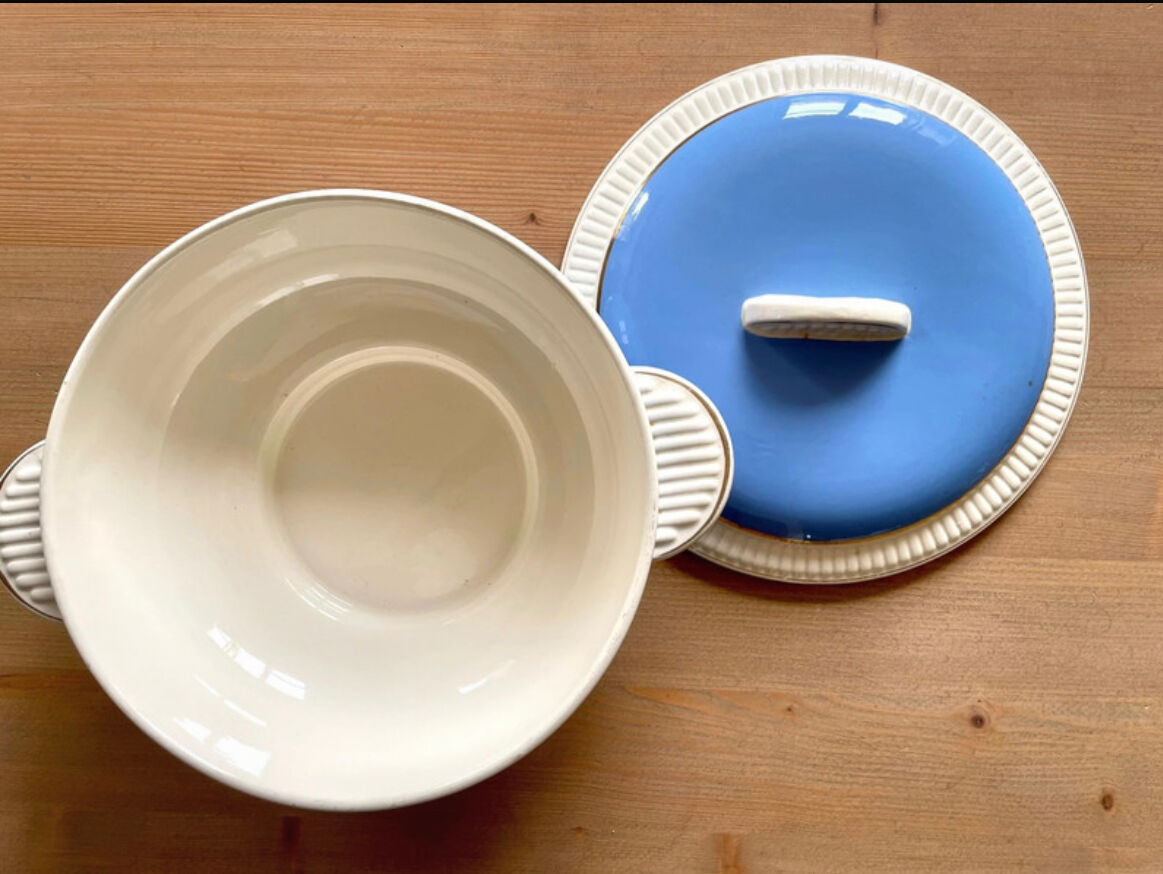 Vintage blue soup pot Villeroy and Boch 50