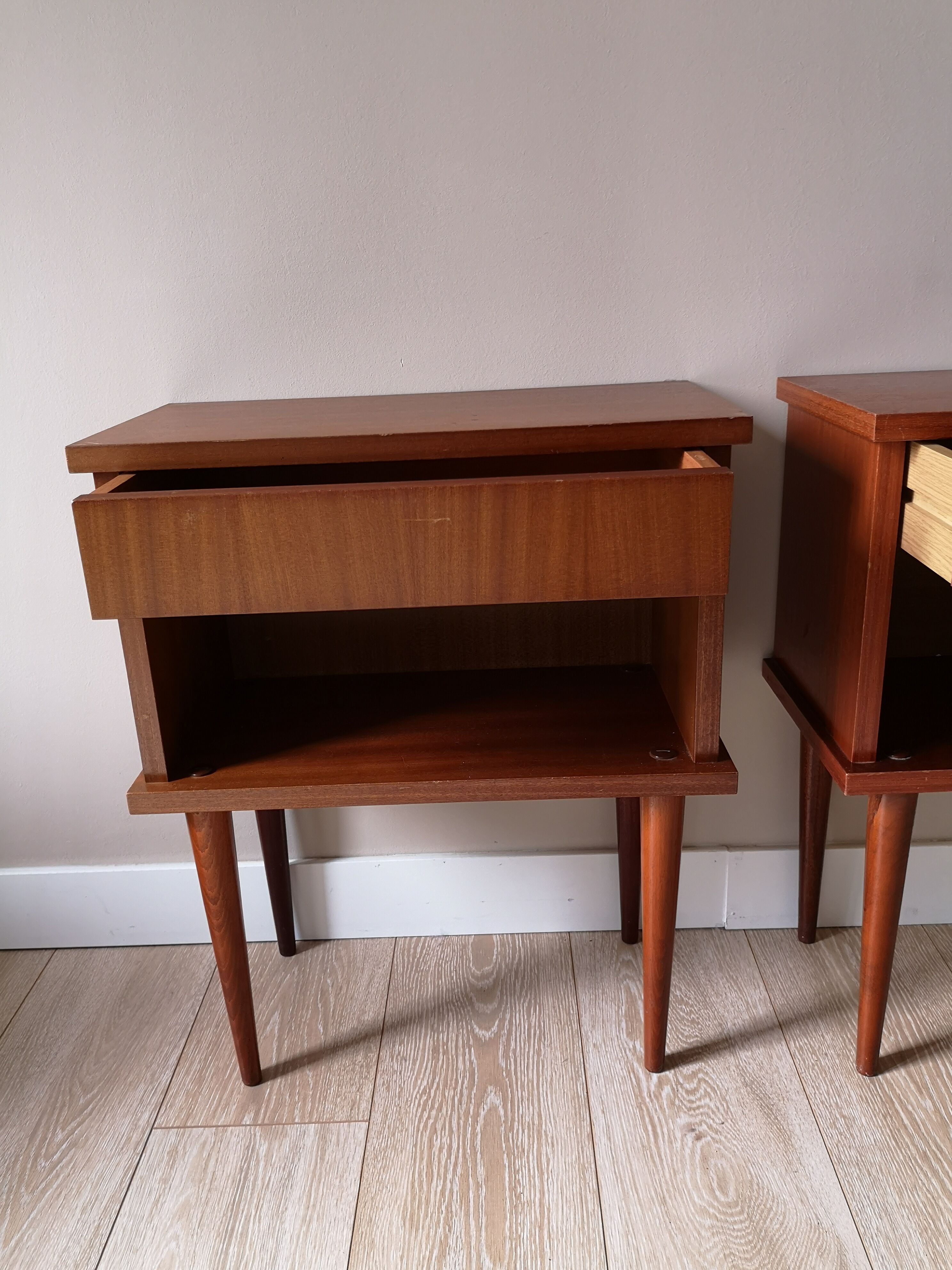 Paire de chevets en teck de style scandinave