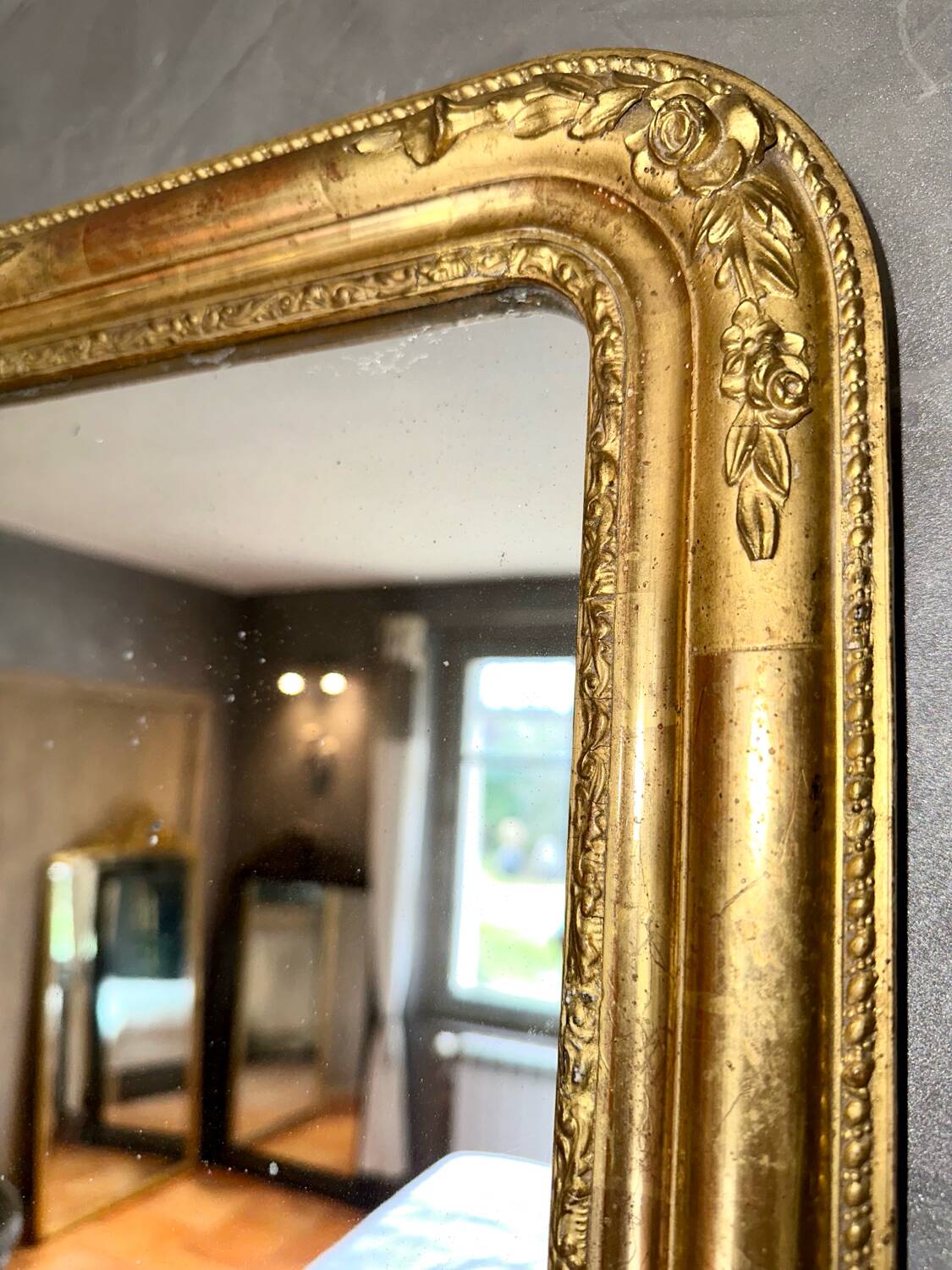 Antique gilded Louis-Philippe mirror, 19th century.