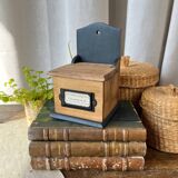 Small “grains of salt” salt box