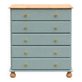 Commode haute en pin rénovée – 5 tiroirs – vert sauge, bois naturel
