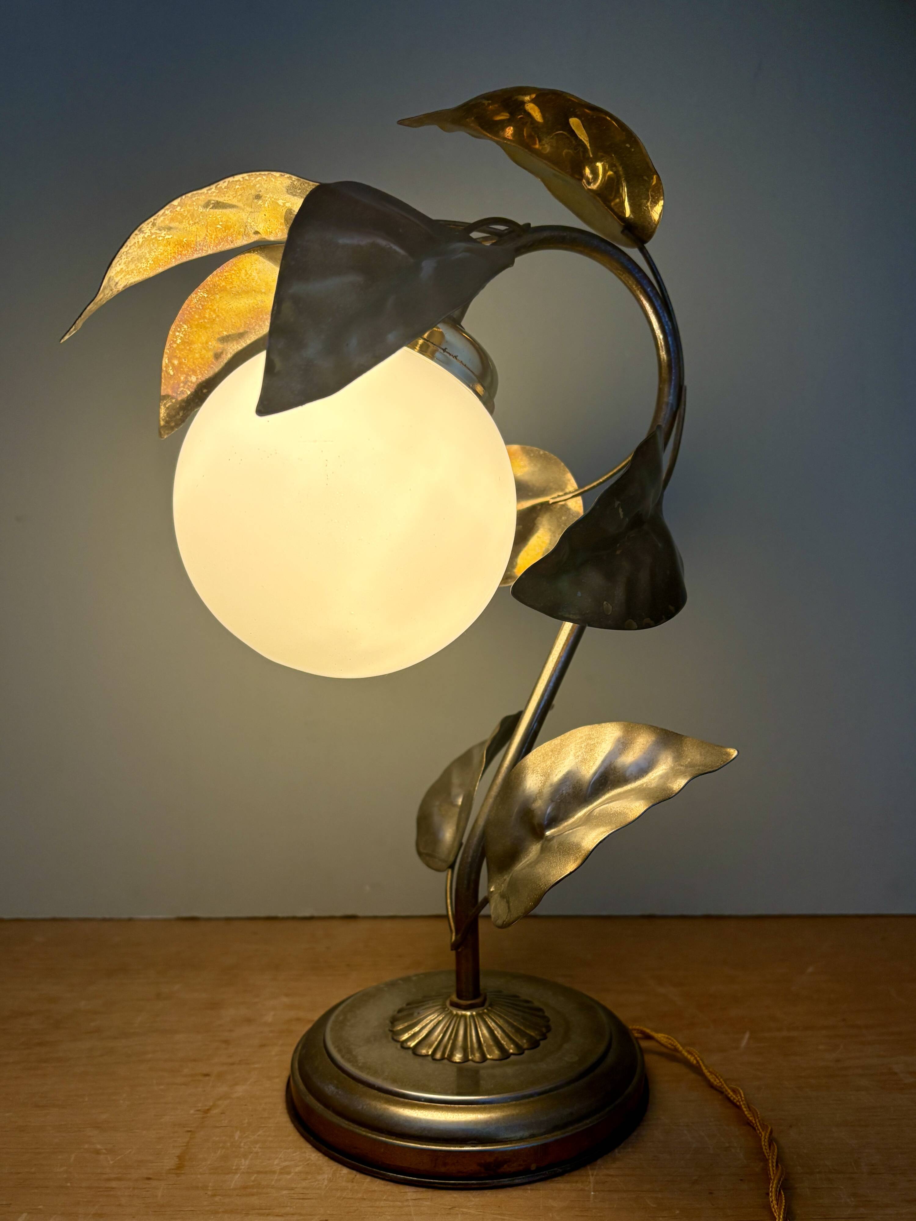 Vintage lamp with leaves in gilded brass and white opaline globe