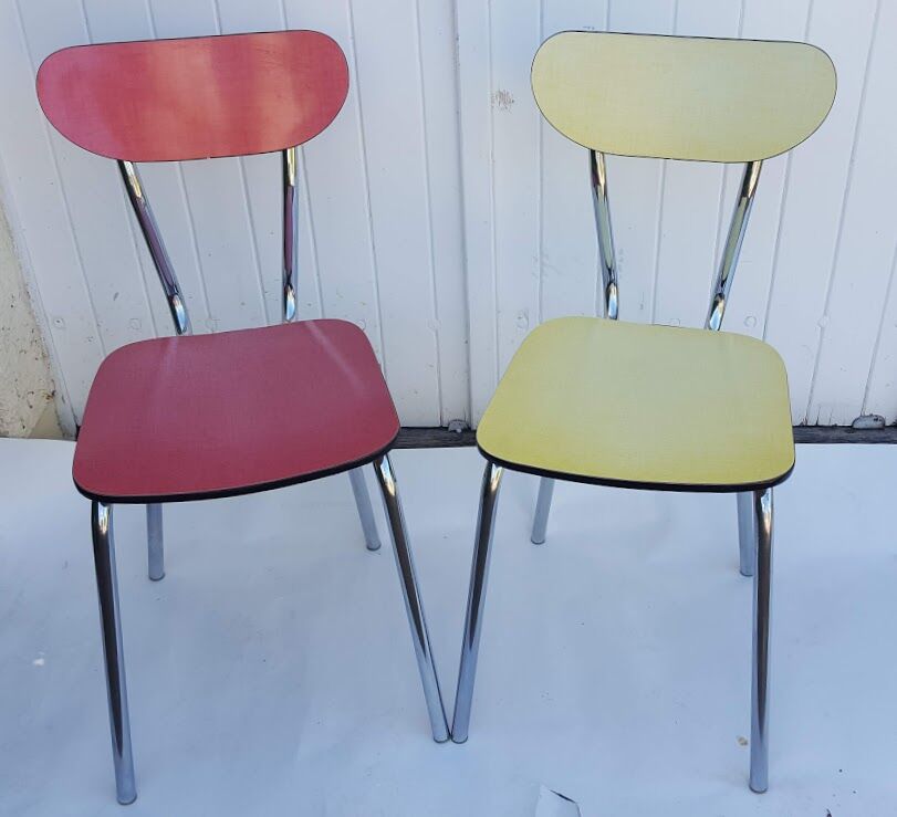 Duo de chaises en formica