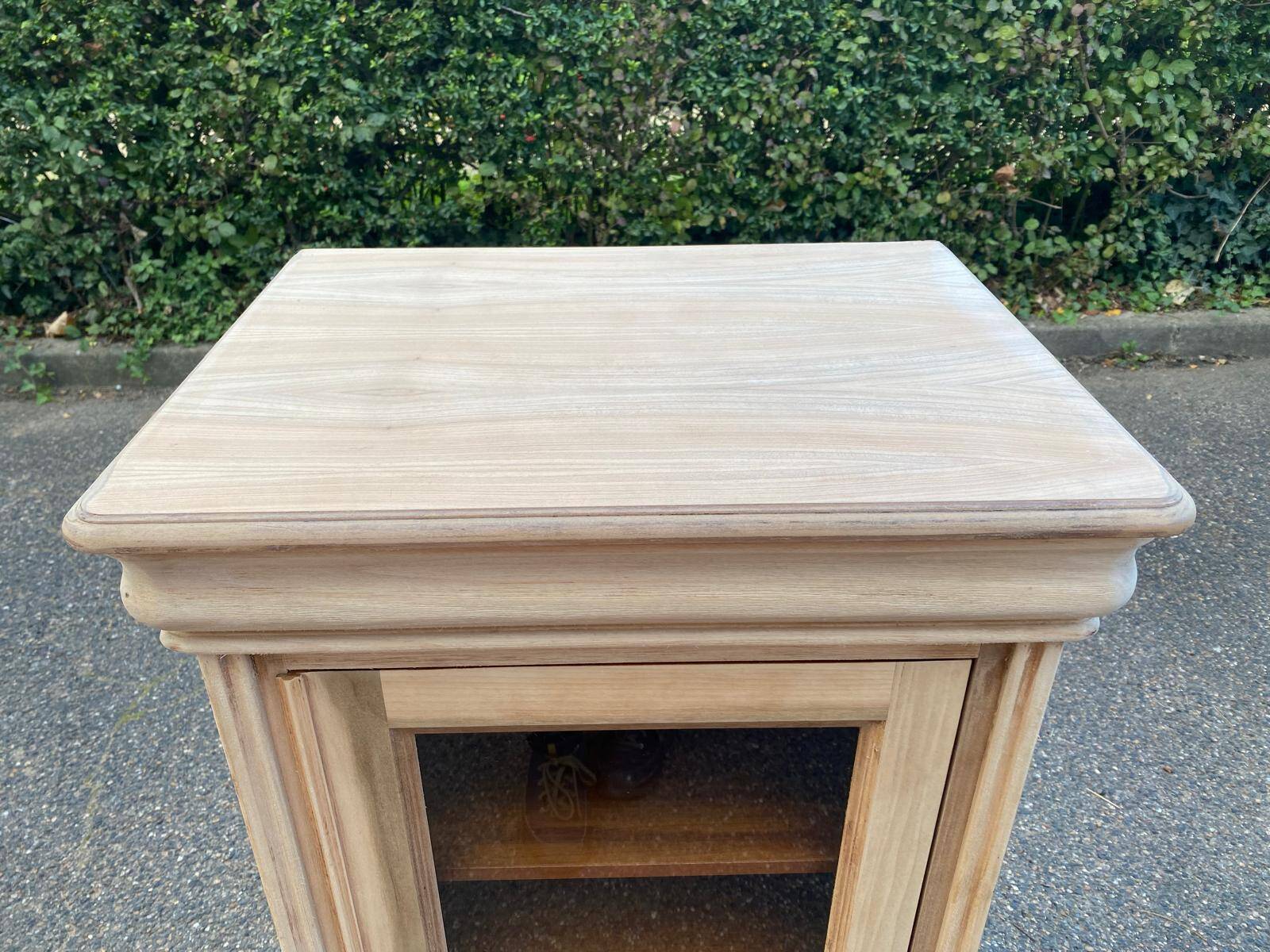 Vitrine bonnetière Louis Philippe rénovée en merisier brut