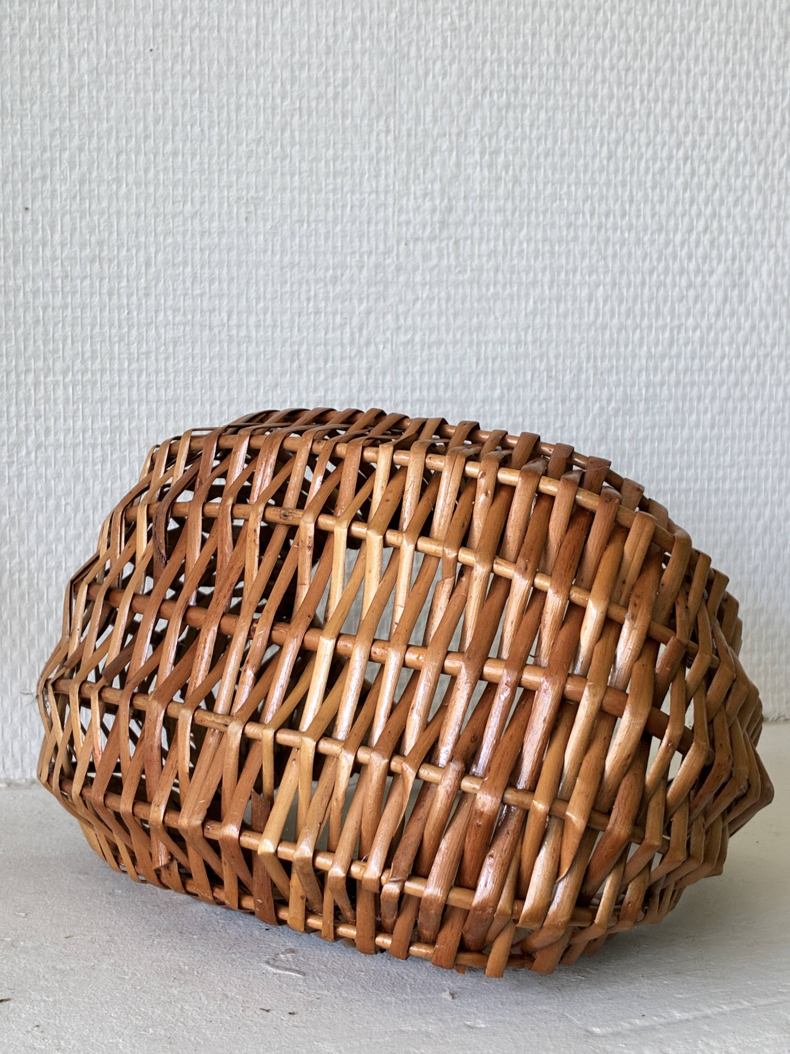 Wicker gondola basket from the 50s/60s