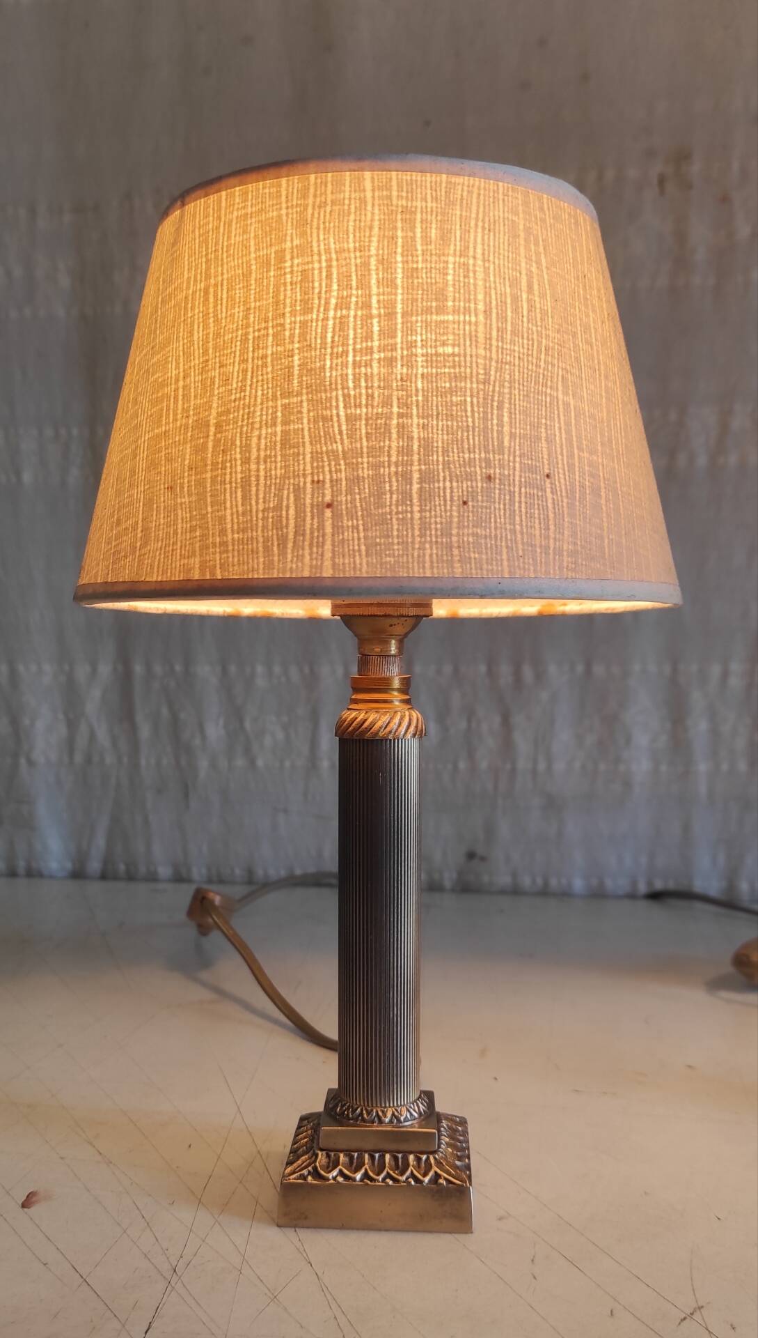 Table lamps in gilded brass with paper shades - mid 20th century.