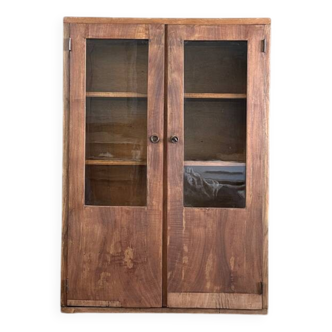 Petite vitrine en noyer (rénovée)