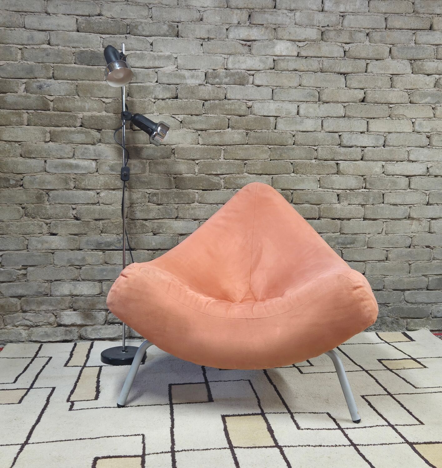 Fauteuil triangle vintage "Escapade " design cocon années 70'.