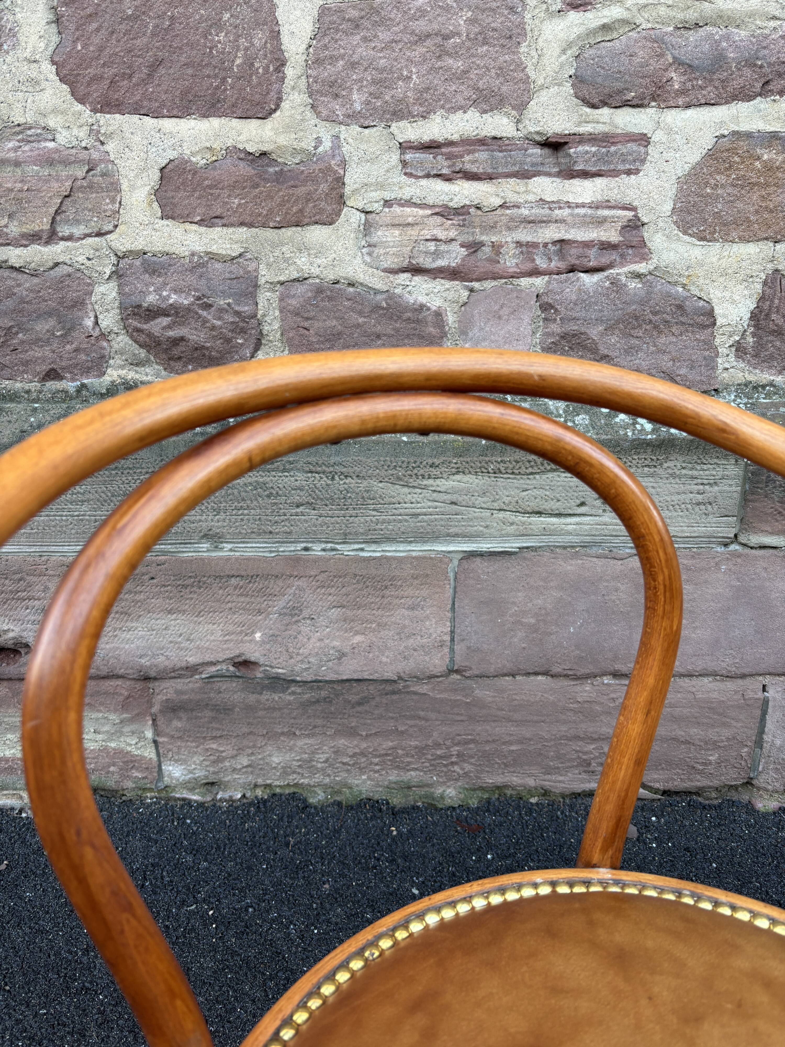 Authentic kohn b9 or le corbusier bentwood armchair