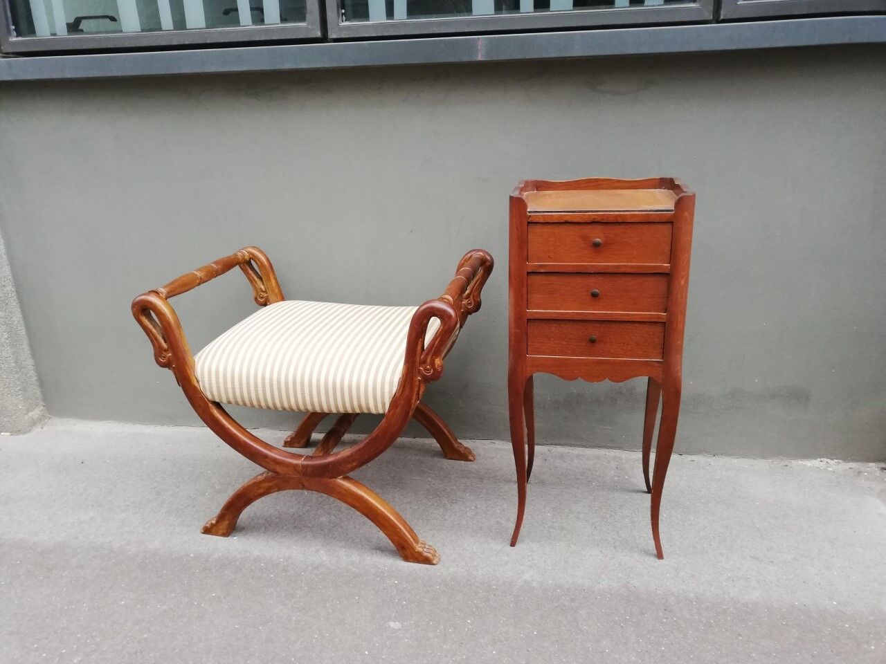 Massive walnut curule seat