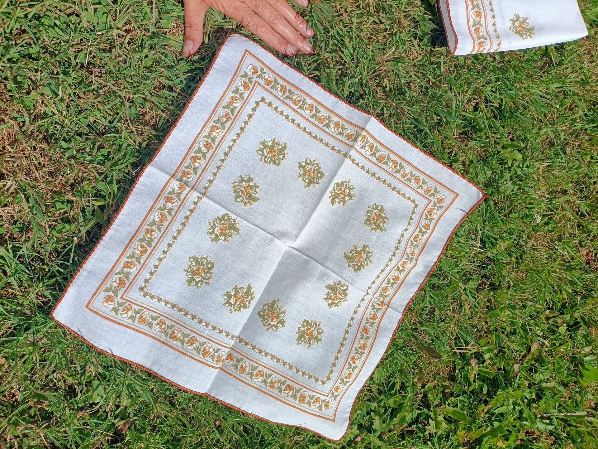 Retro table napkins x2