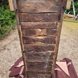 Coffre en bois sculpté