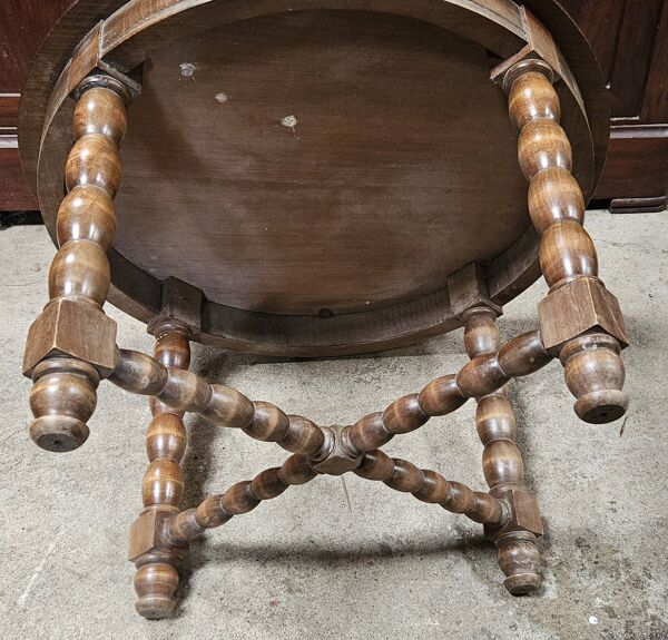 Table basse ronde et 2 tabourets tripodes