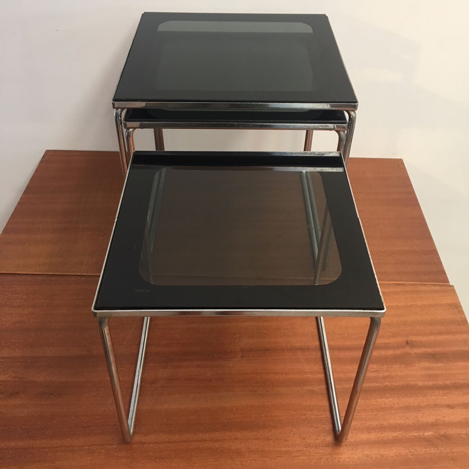 Tables pull-out 70 years