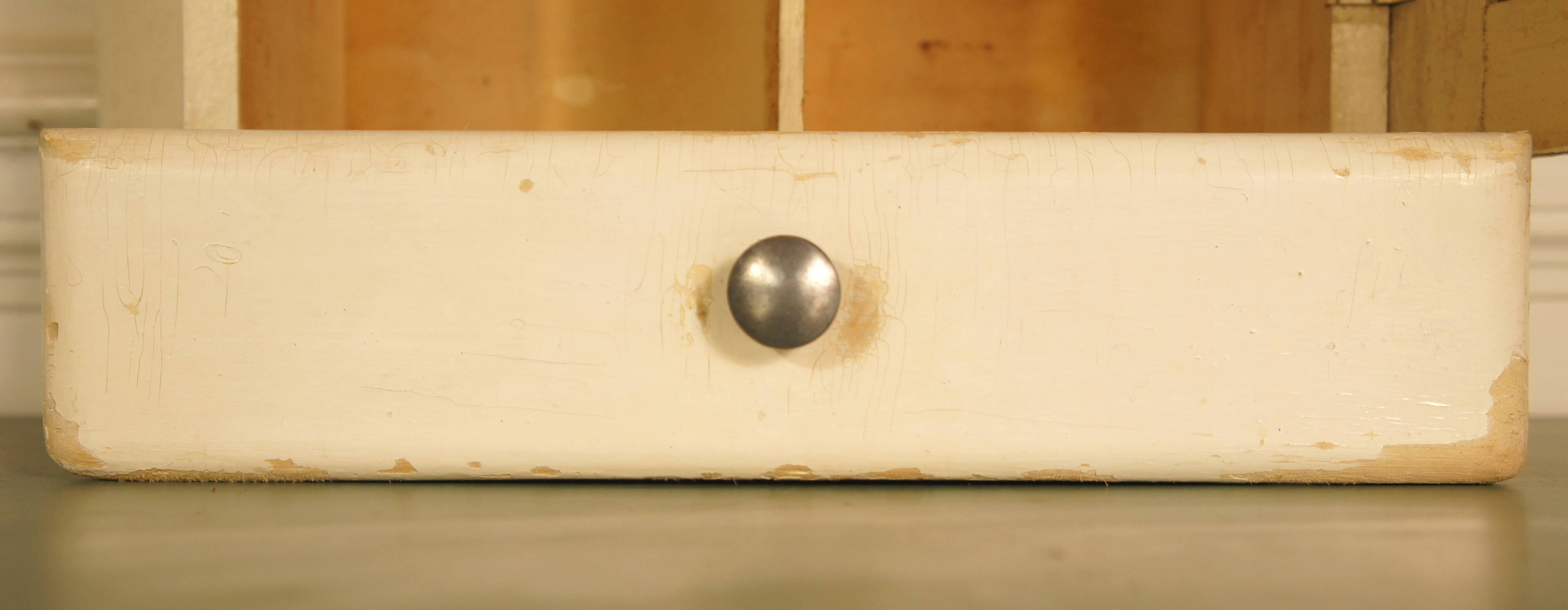 Armoire à pharmacie années 40