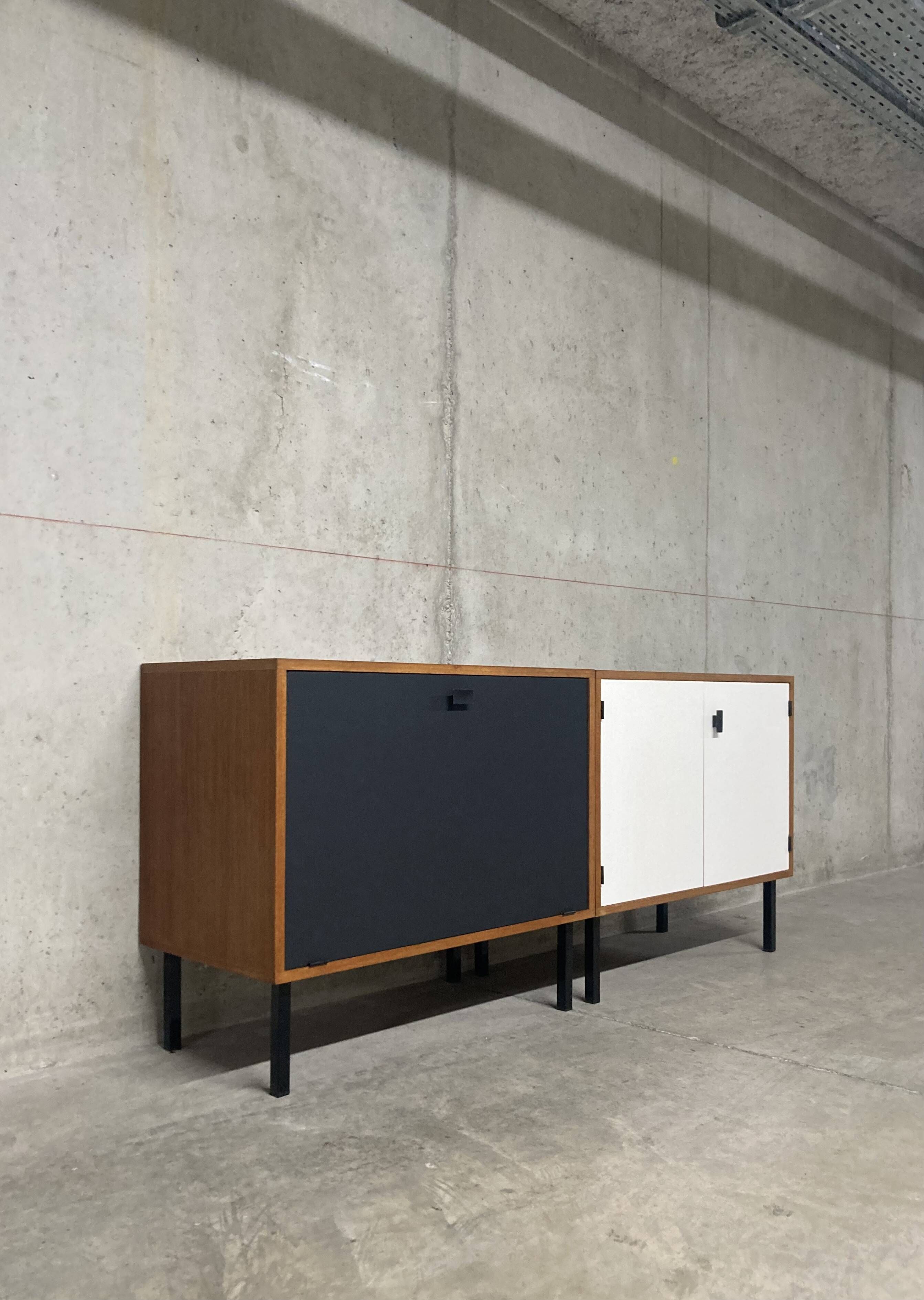 Enfilade moderniste noire et blanche Philippon et Lecoq vintage années 60