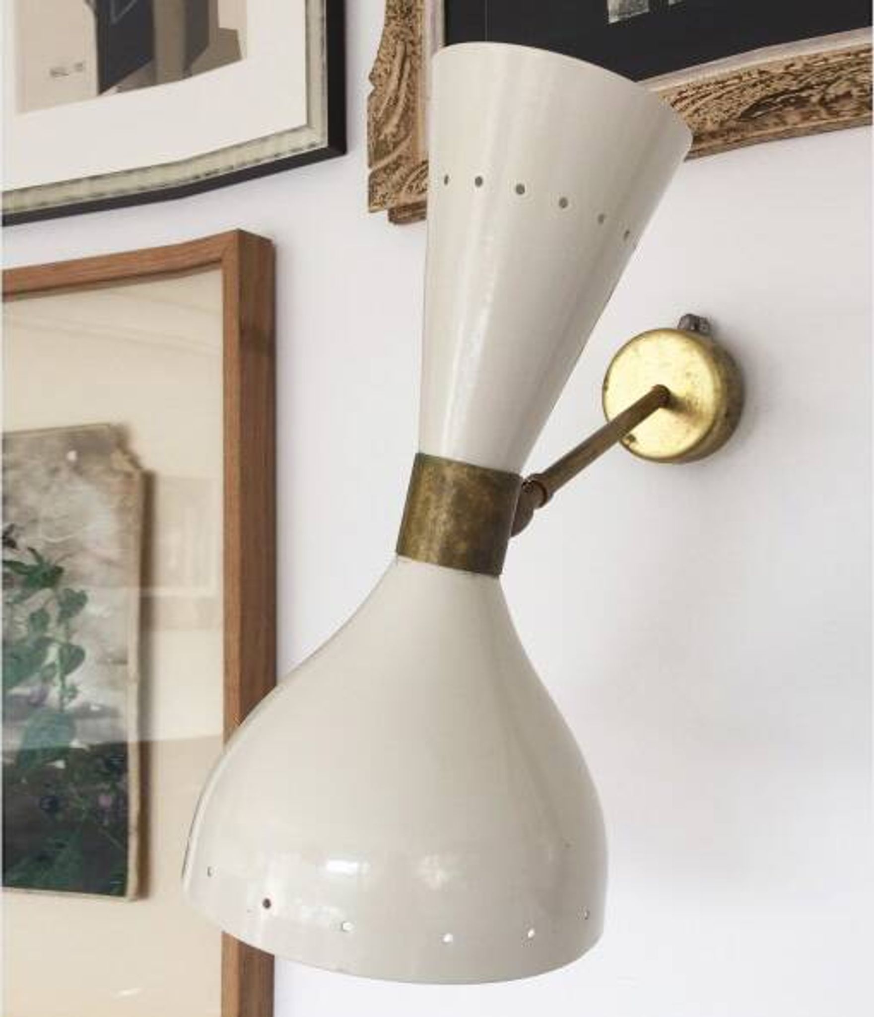 Pair of Italian design wall lights from the 1950s