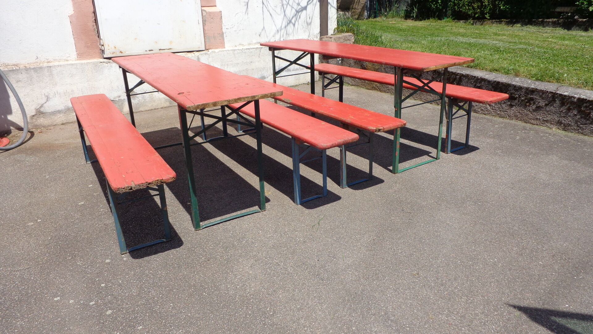 Set de 2 ensembles de tables de brasserie/bancs