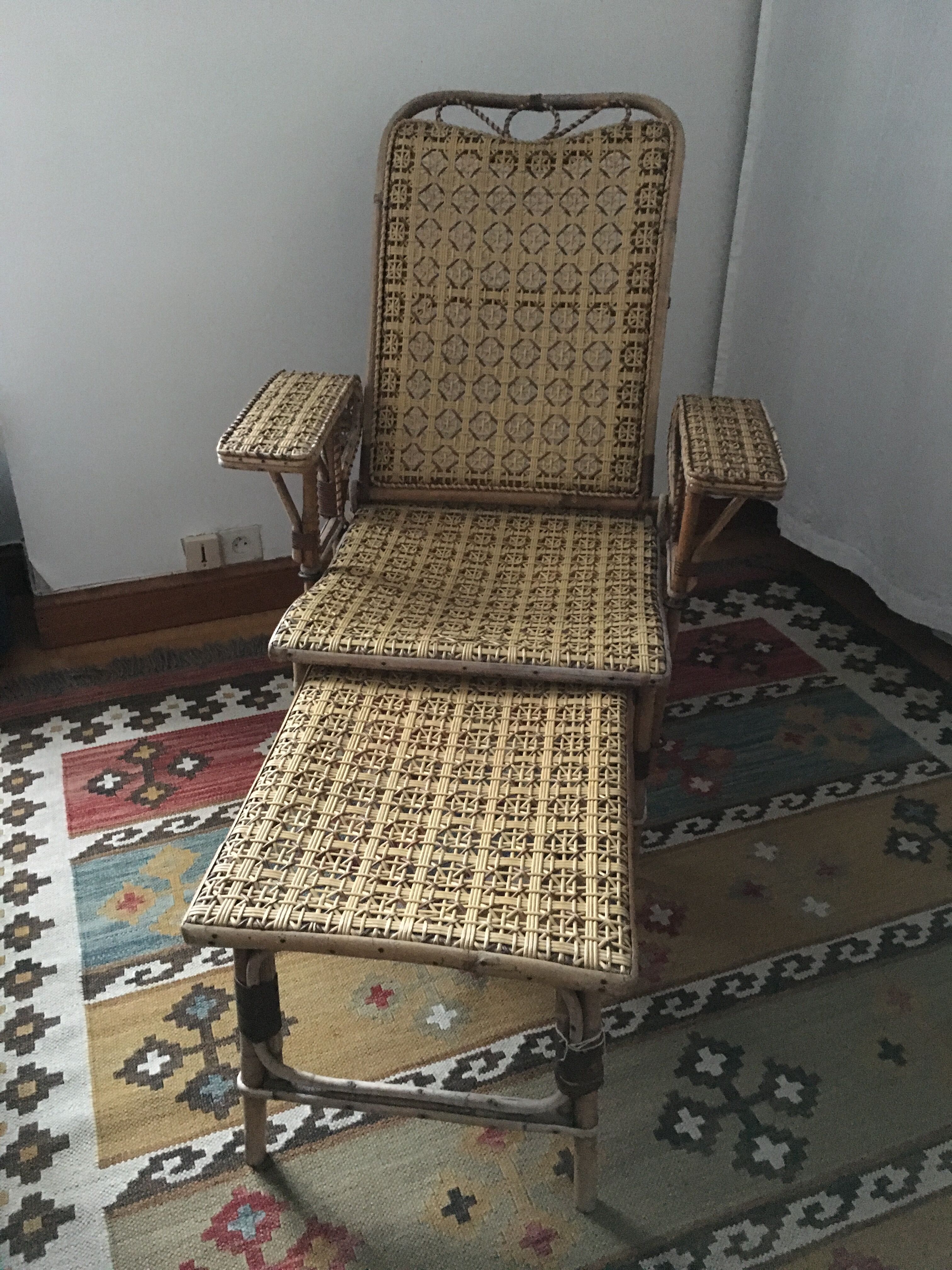 1920/1930 braided rattan Lounge Chair