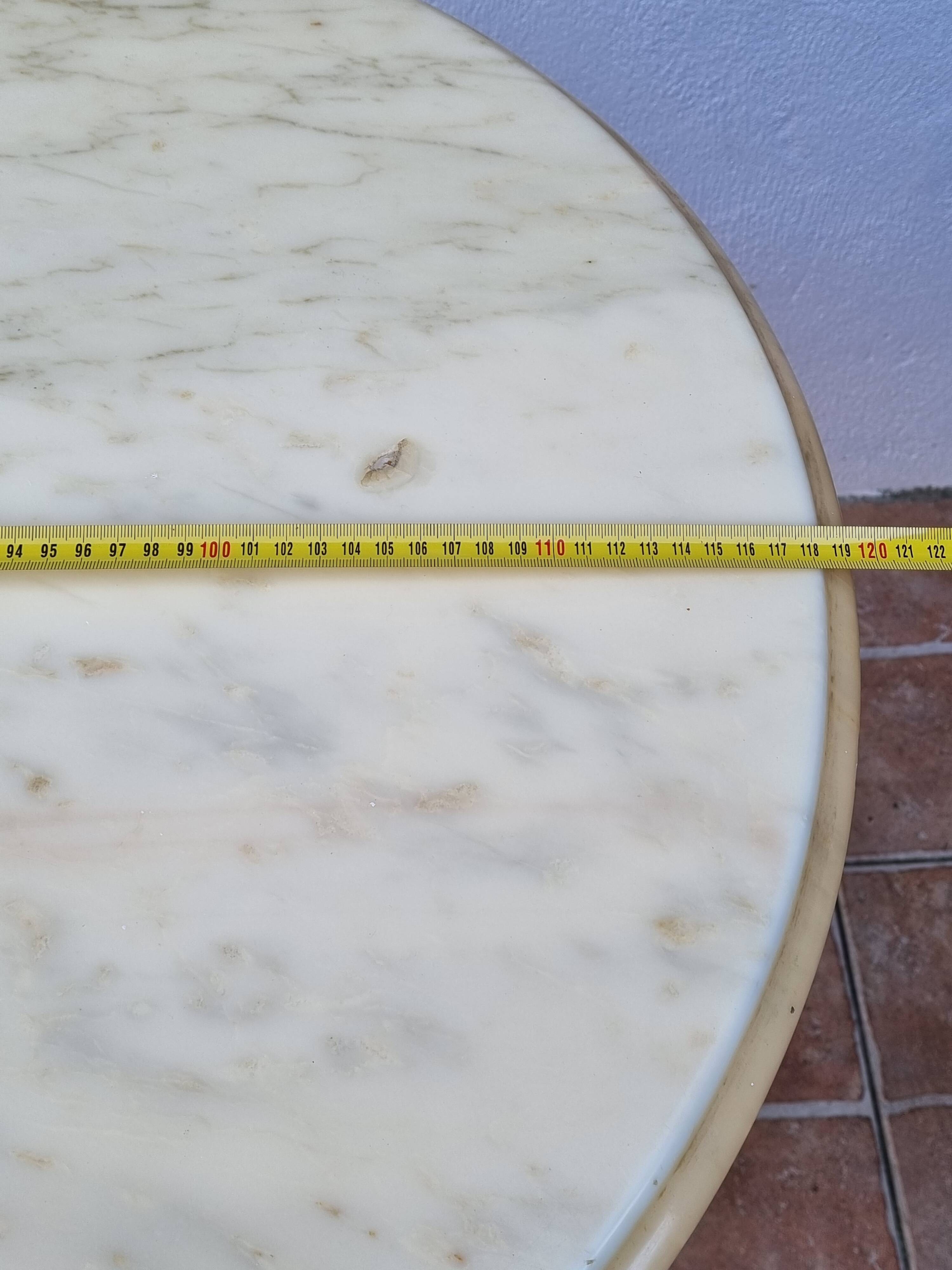 Table en marbre avec piétement en fonte de fer Lafa Aurillac France, 120 cm