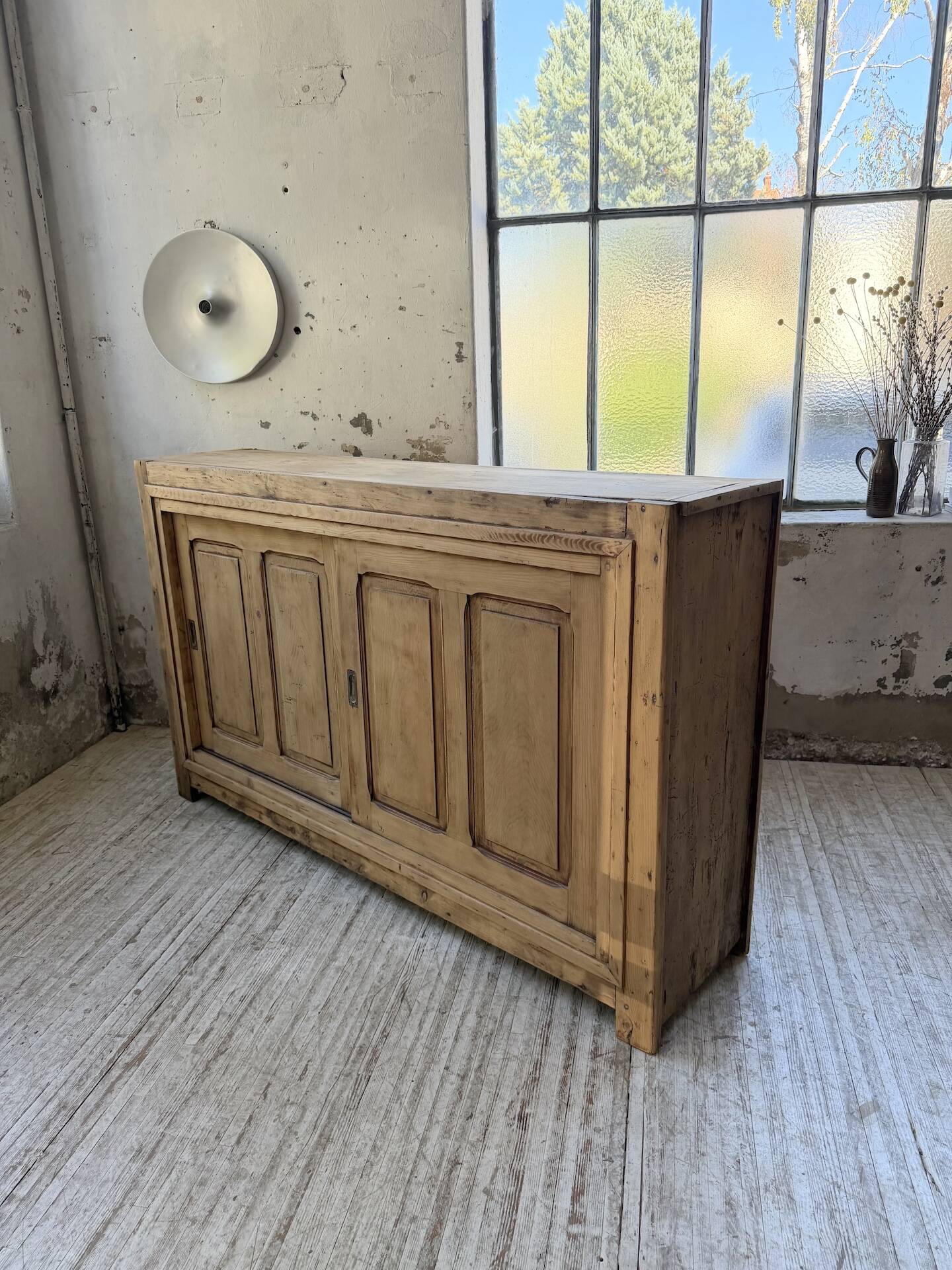 Enfilade with sliding doors from the 1950s