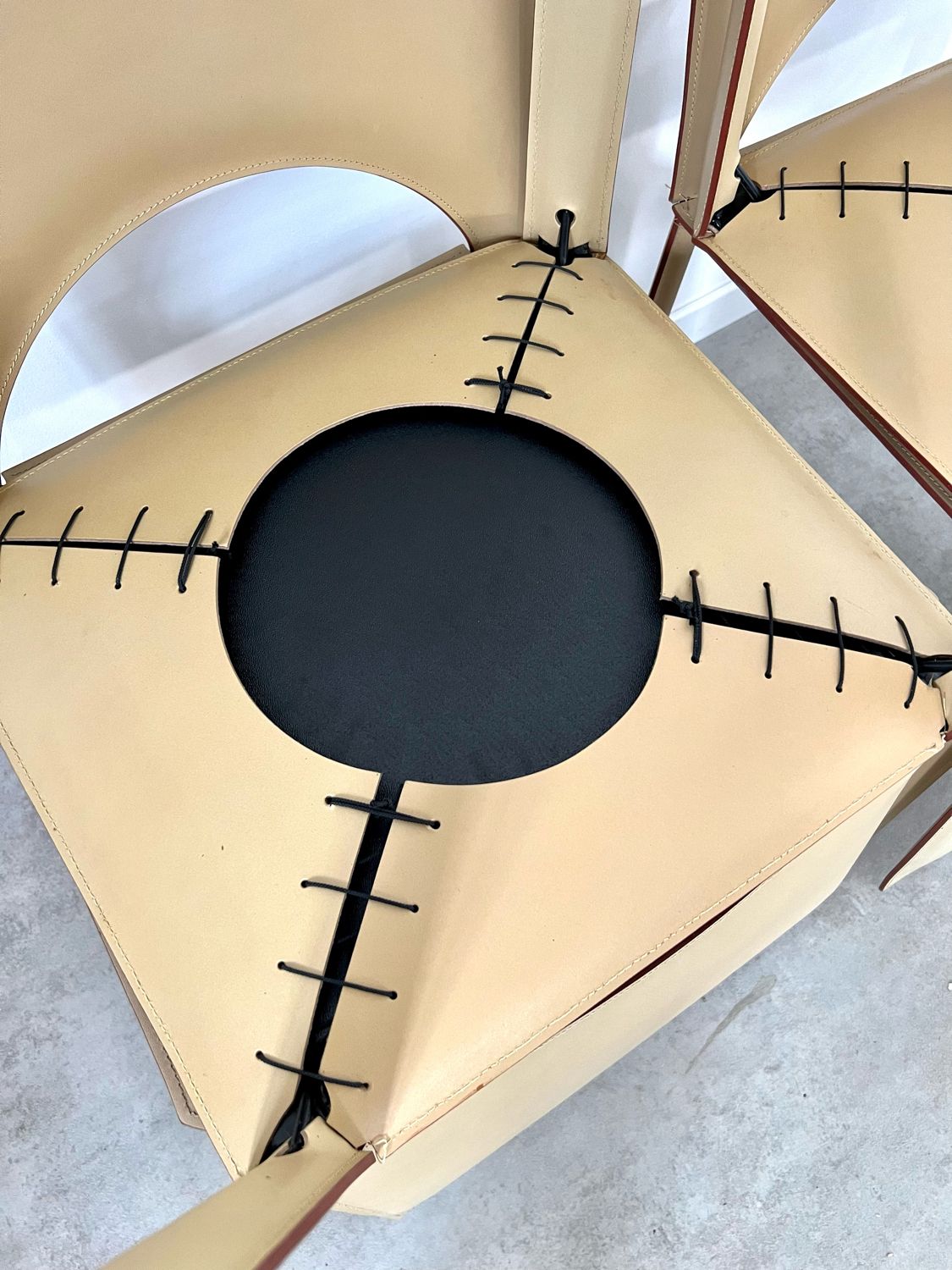 Lot 4 chairs all leather cream design 70s/80s Italy vintage
