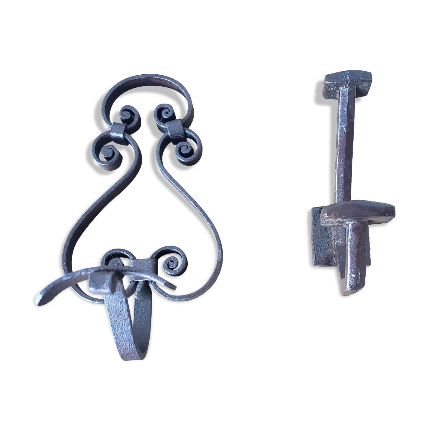 Iron pateres