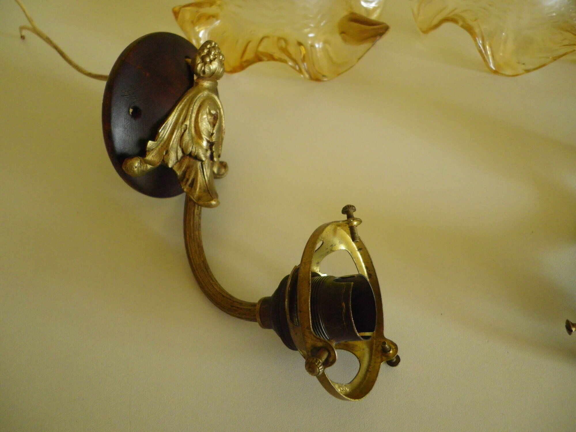 Wall lamps, opaque corolla and iridescent ochre lampshade, brass and wood support