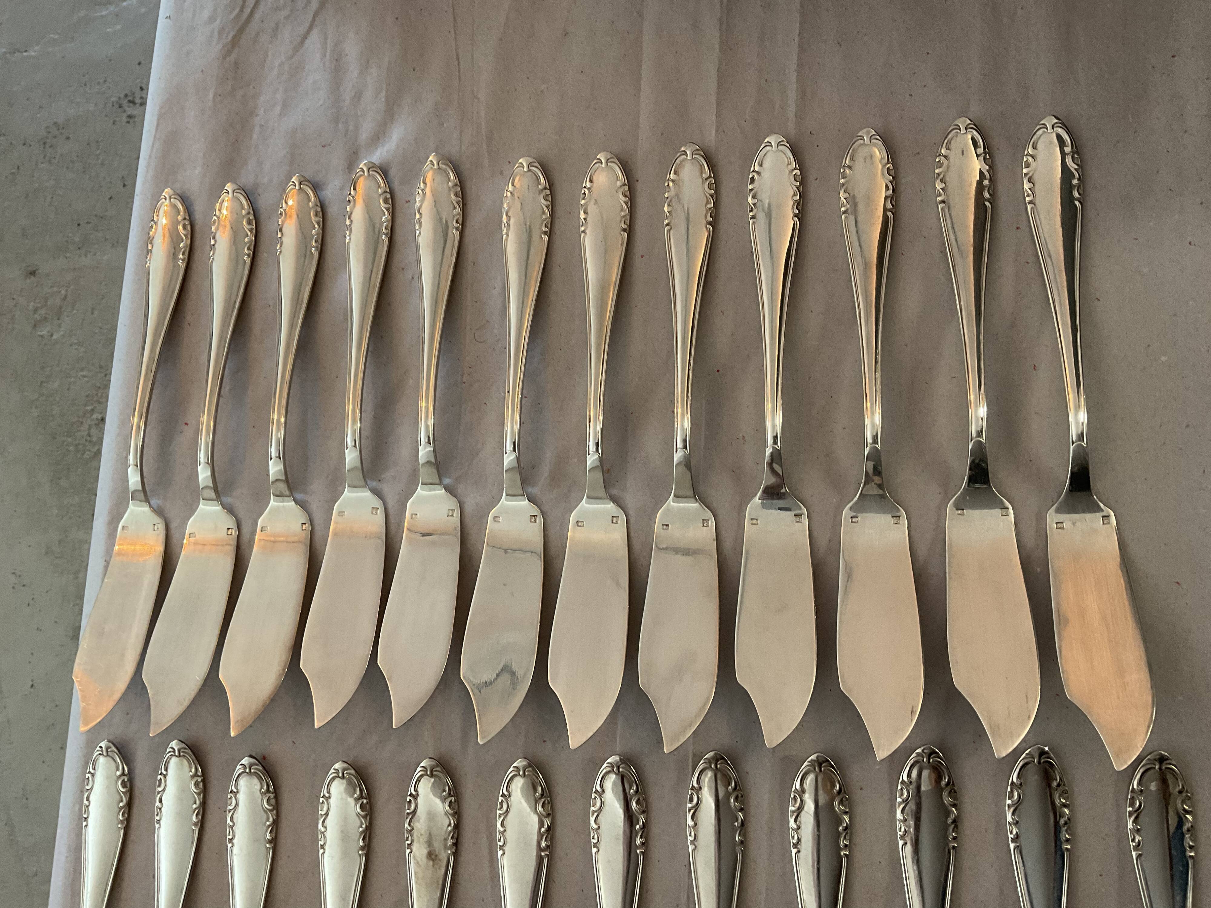 Box 24 cutlery fish .silver metal