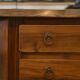 Commode brutaliste 3 tiroirs en orme par Aranjou, 1960