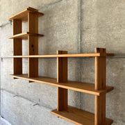 Bibliothèque étagère moderniste en pin Regain
