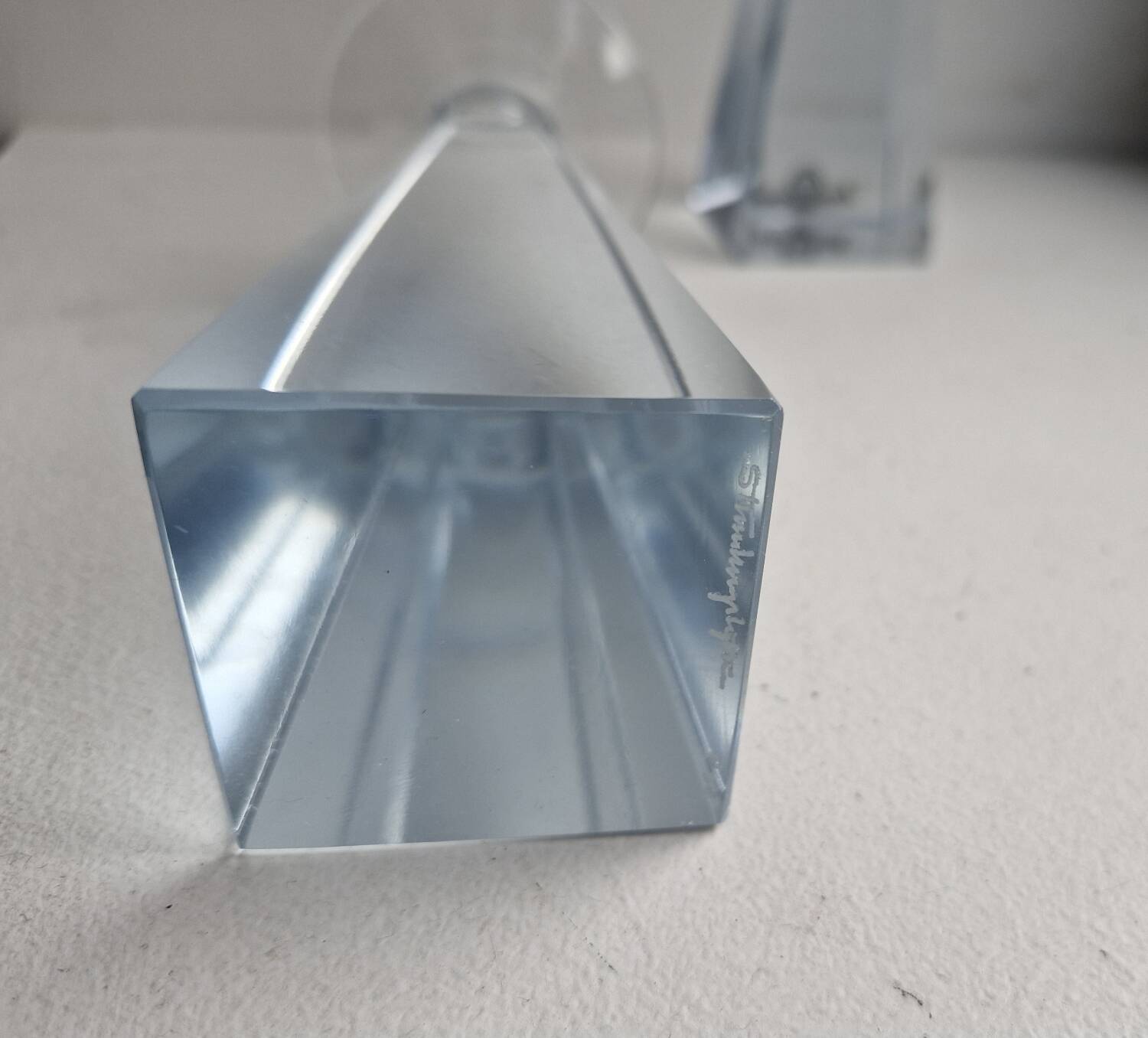 Paire de bougeoirs en cristal
