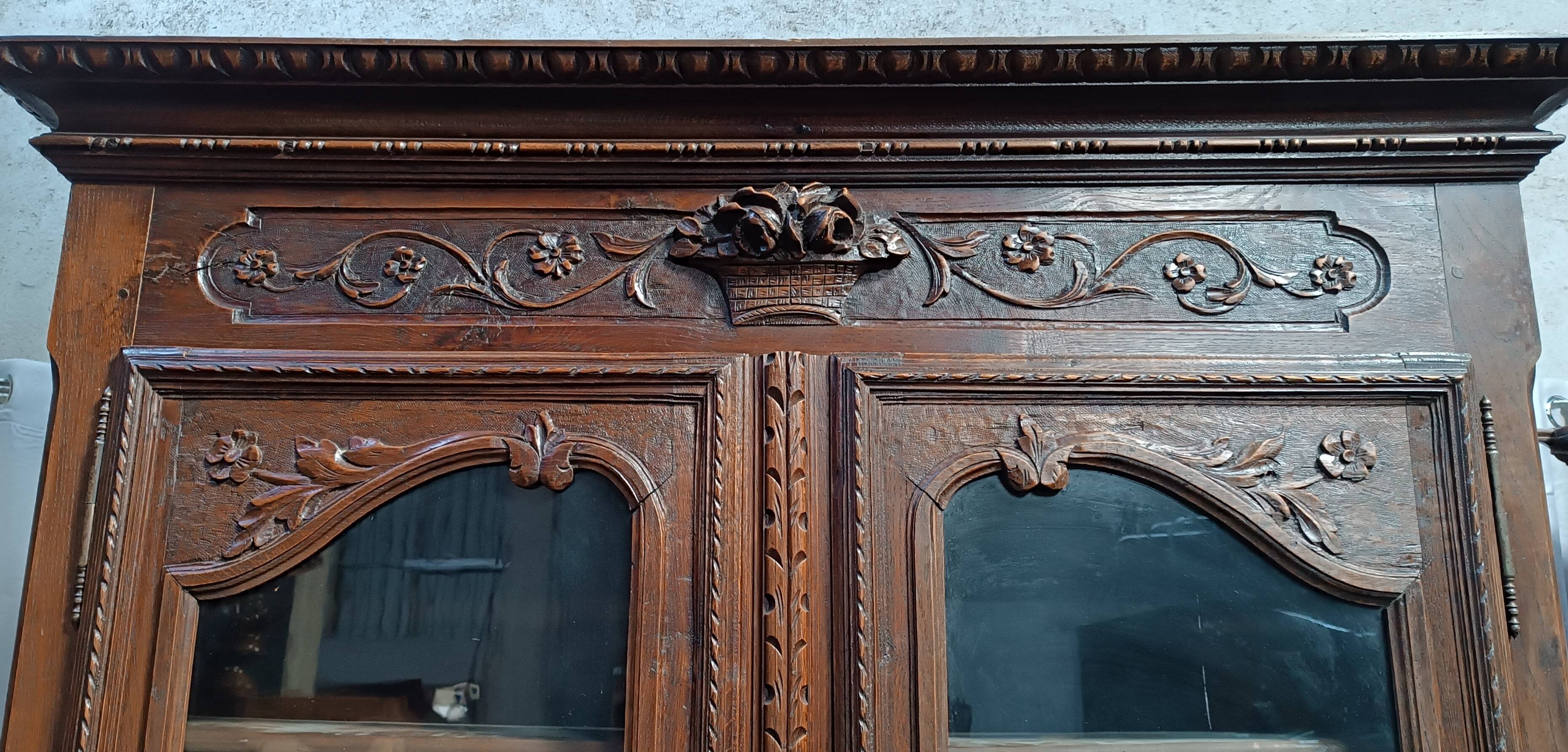 Louis XV buffet in carved oak