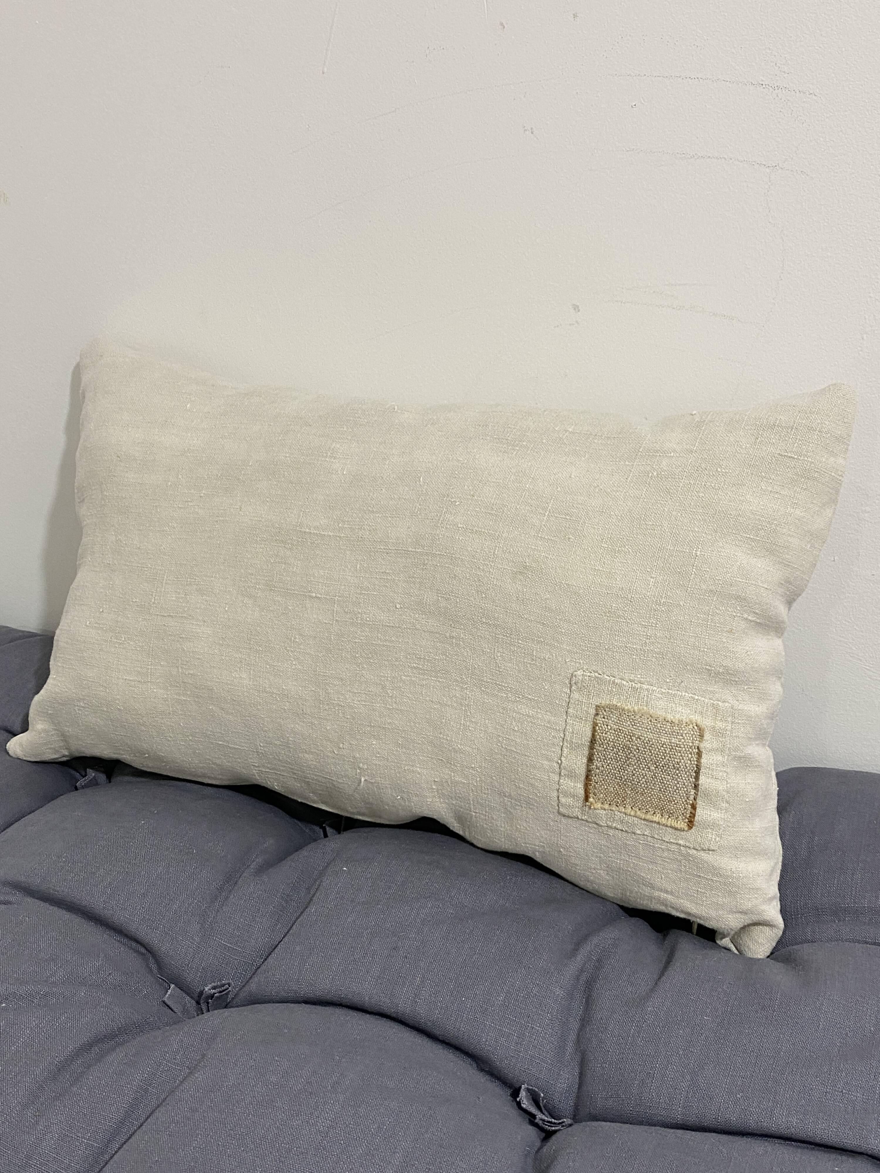 Cushion in vintage fabric with ornamentation