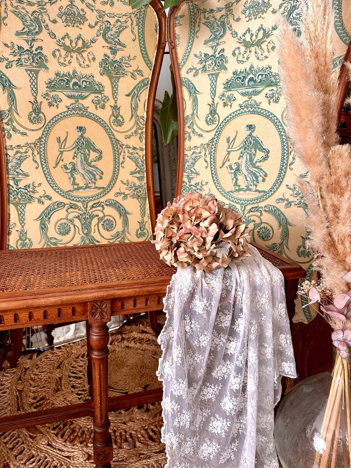 Piano bench seat in cane