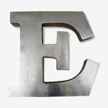 Lettre métal "E " déco