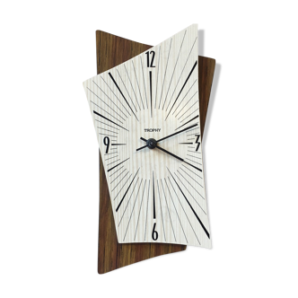 Clock wall modernist destucturee trophy 50 years