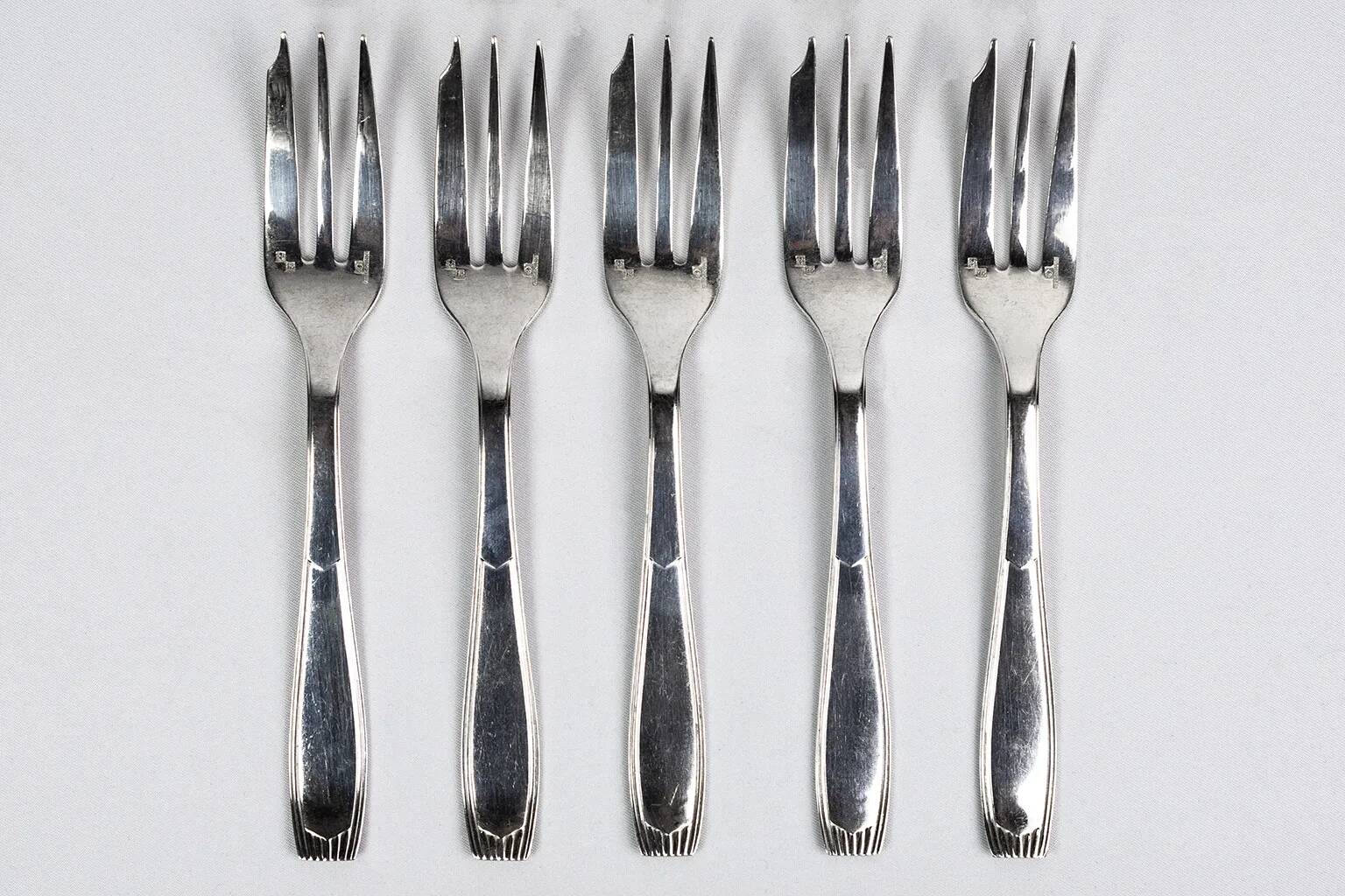10 Christofle Alfénide Saigon model dessert forks in silver-plated metal.