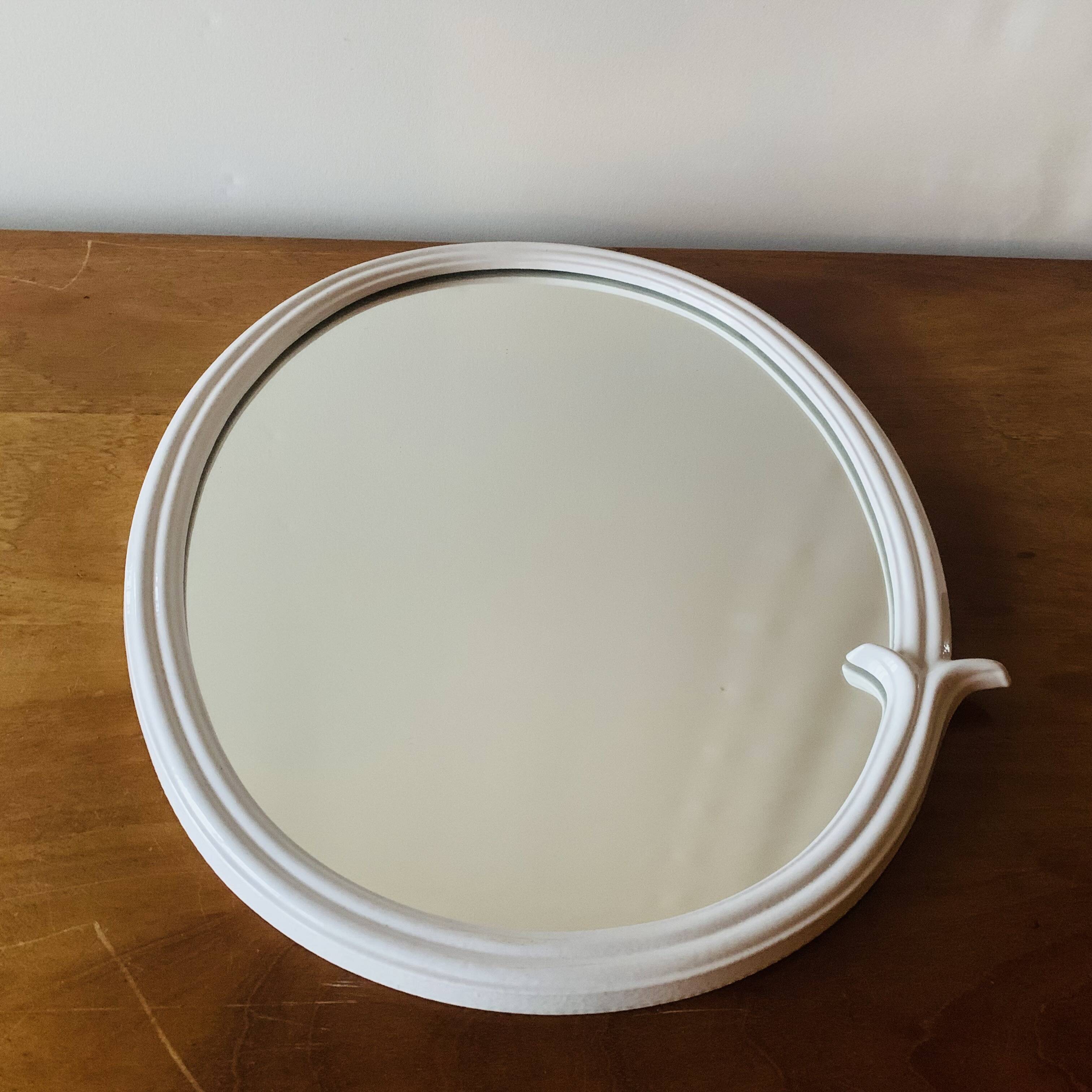 Oval mirror in vintage enameled white cast iron