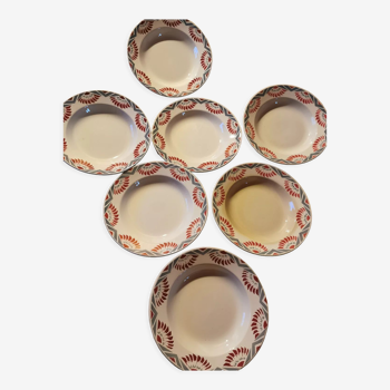 Lot 7 assiettes creuses, Sarguemines modèle UMA