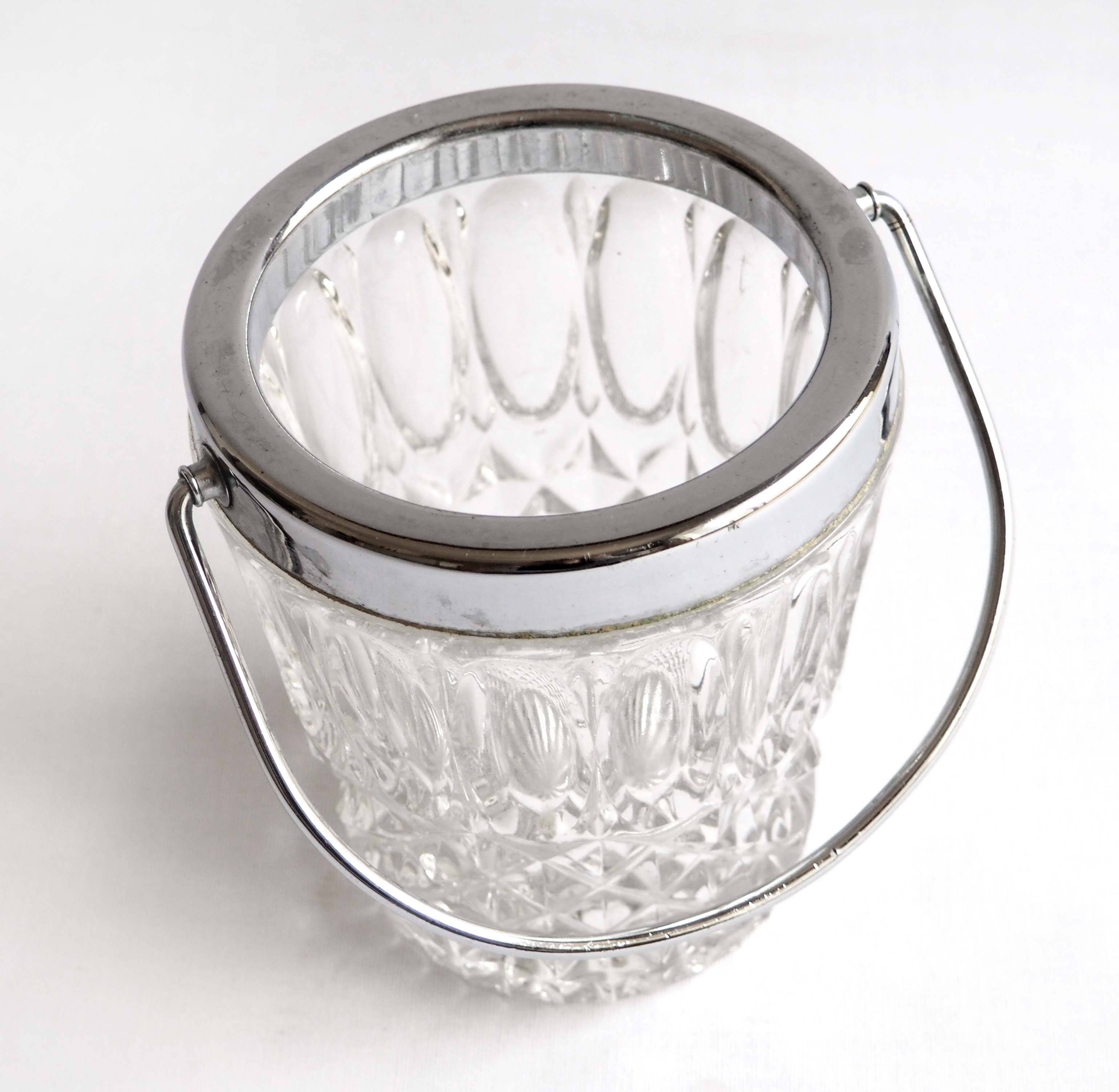 Rimmed glass ice bucket