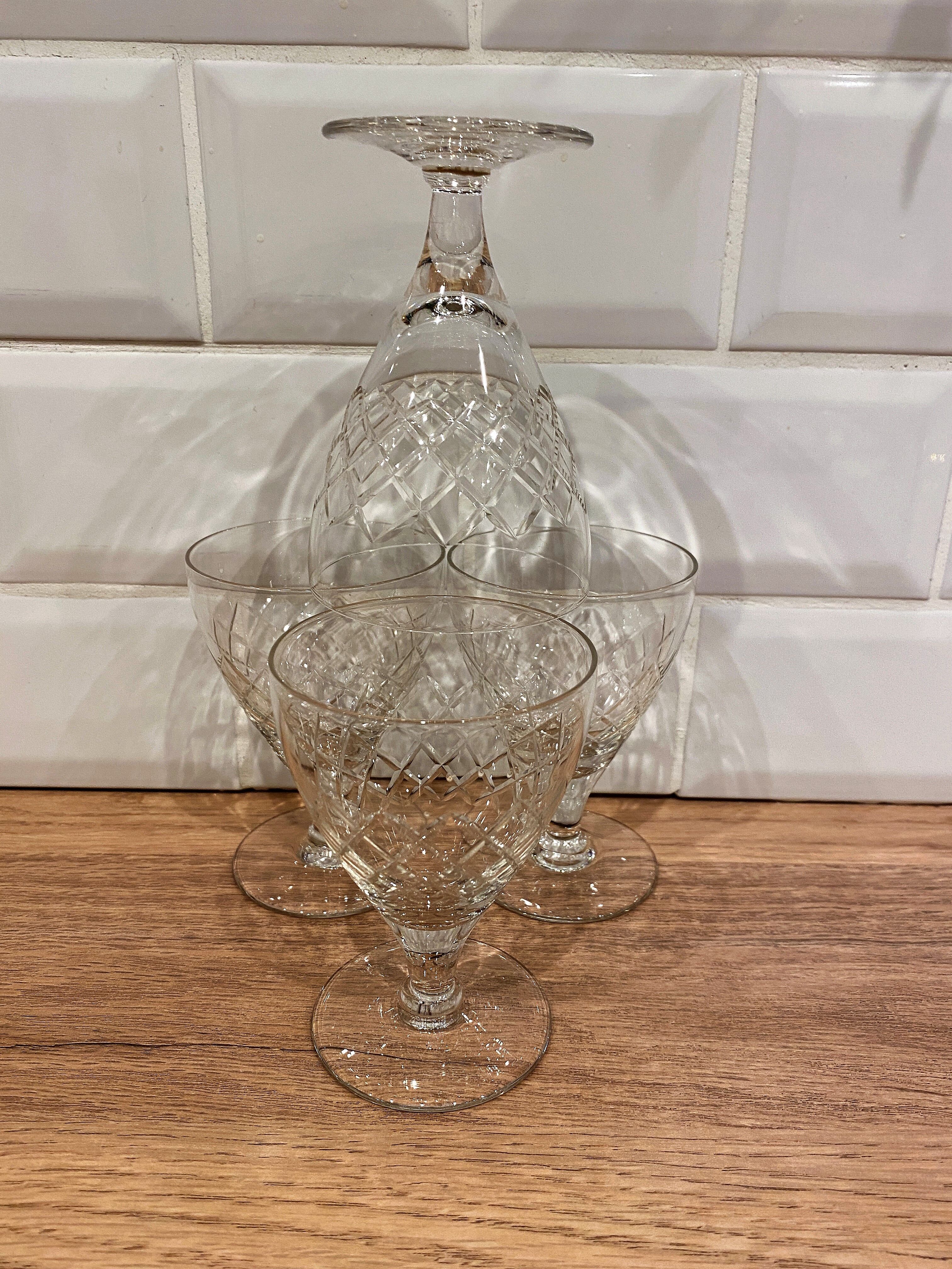 Set of 4 wine glasses in cut glass
