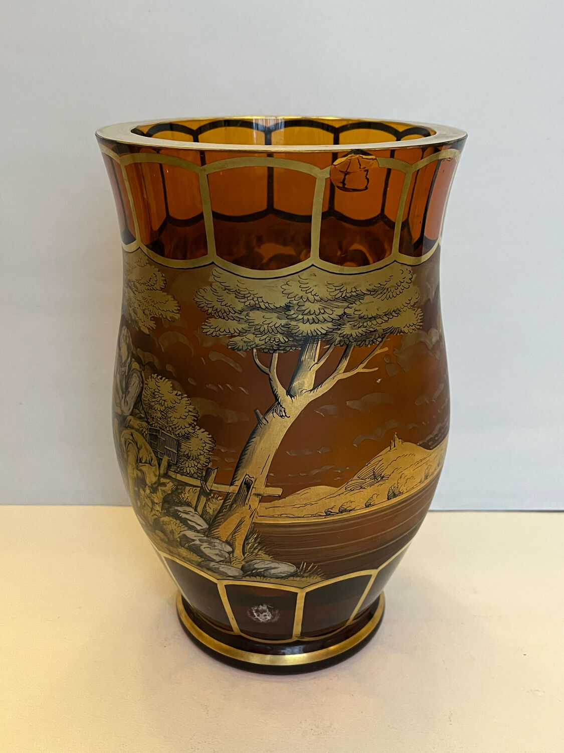 Vase en verre peint