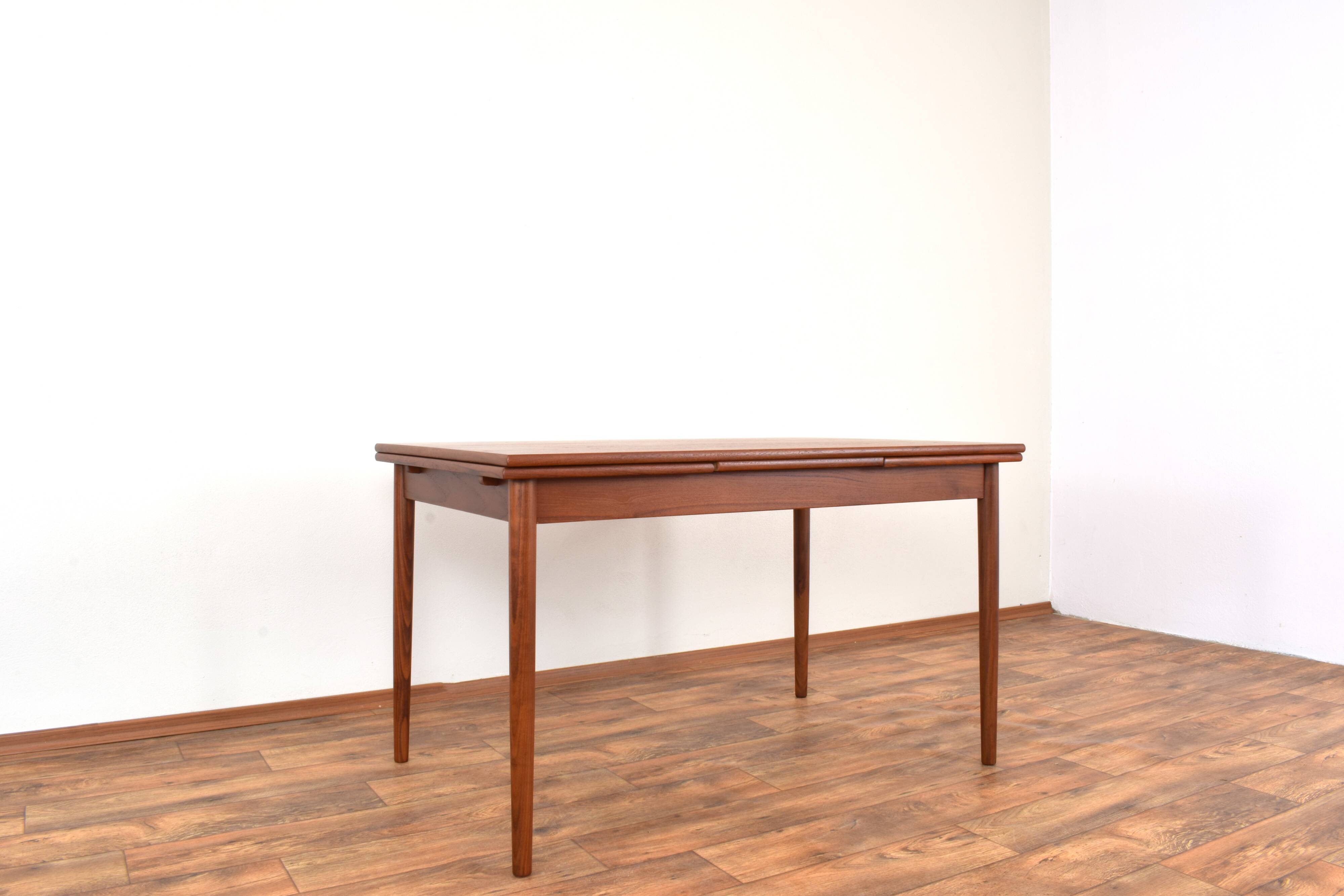 Mid-Century Danish Teak Extendable Dining Table, 1960s.