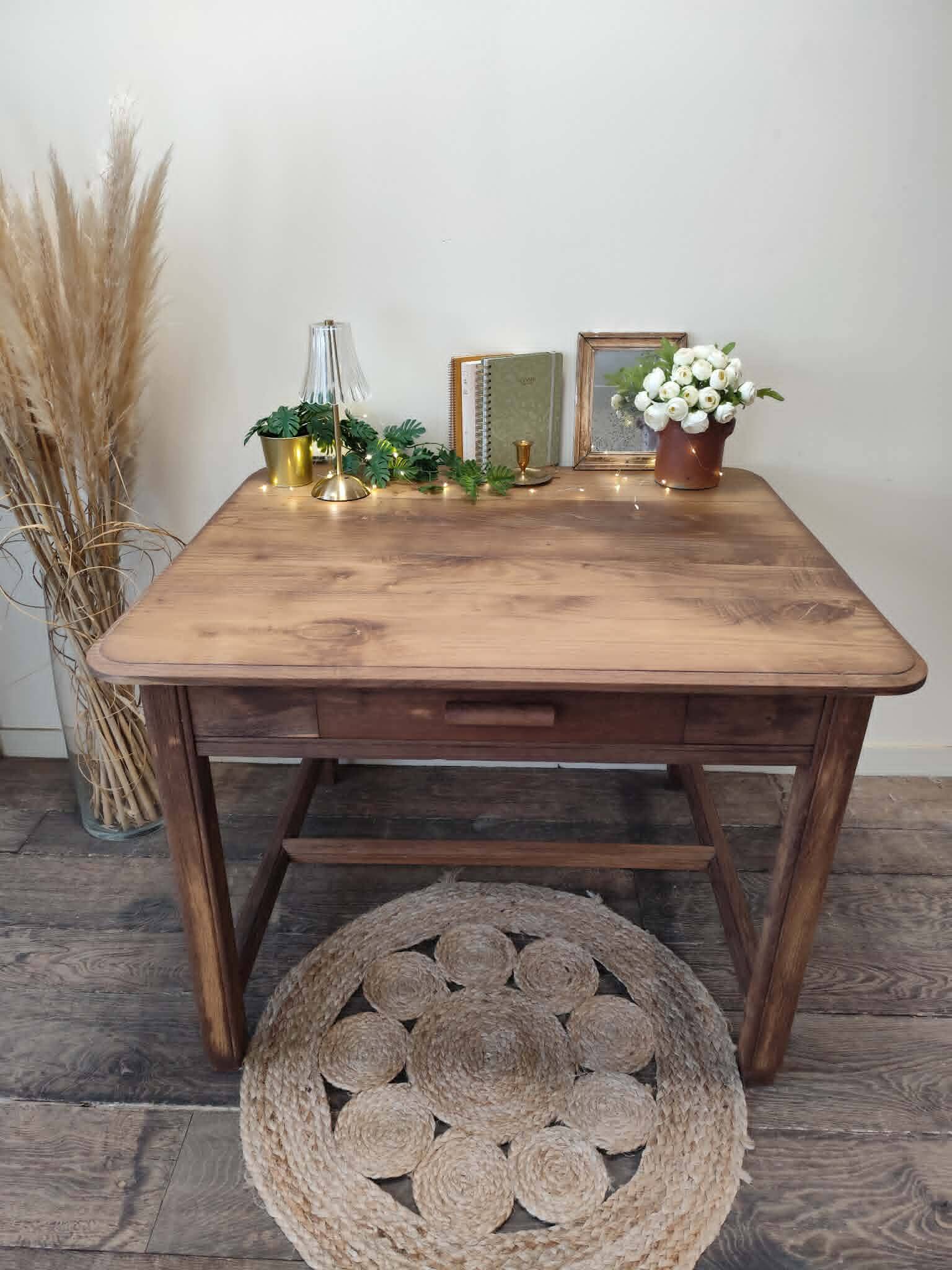 Square farmhouse table in solid oak.