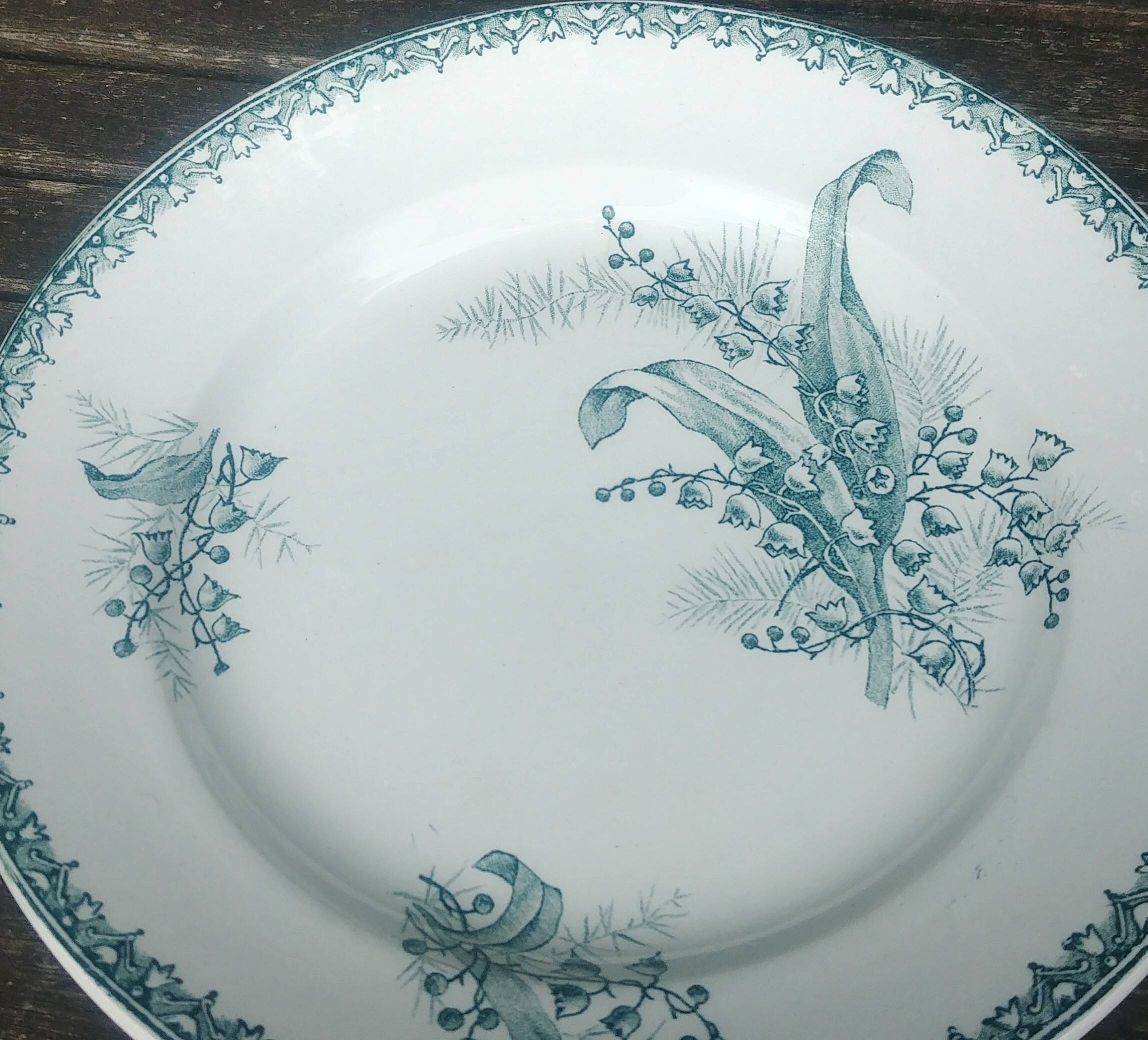 Set of three iron earthenware plates from the St Amandinoise earthenware factory, lily of the valley model.