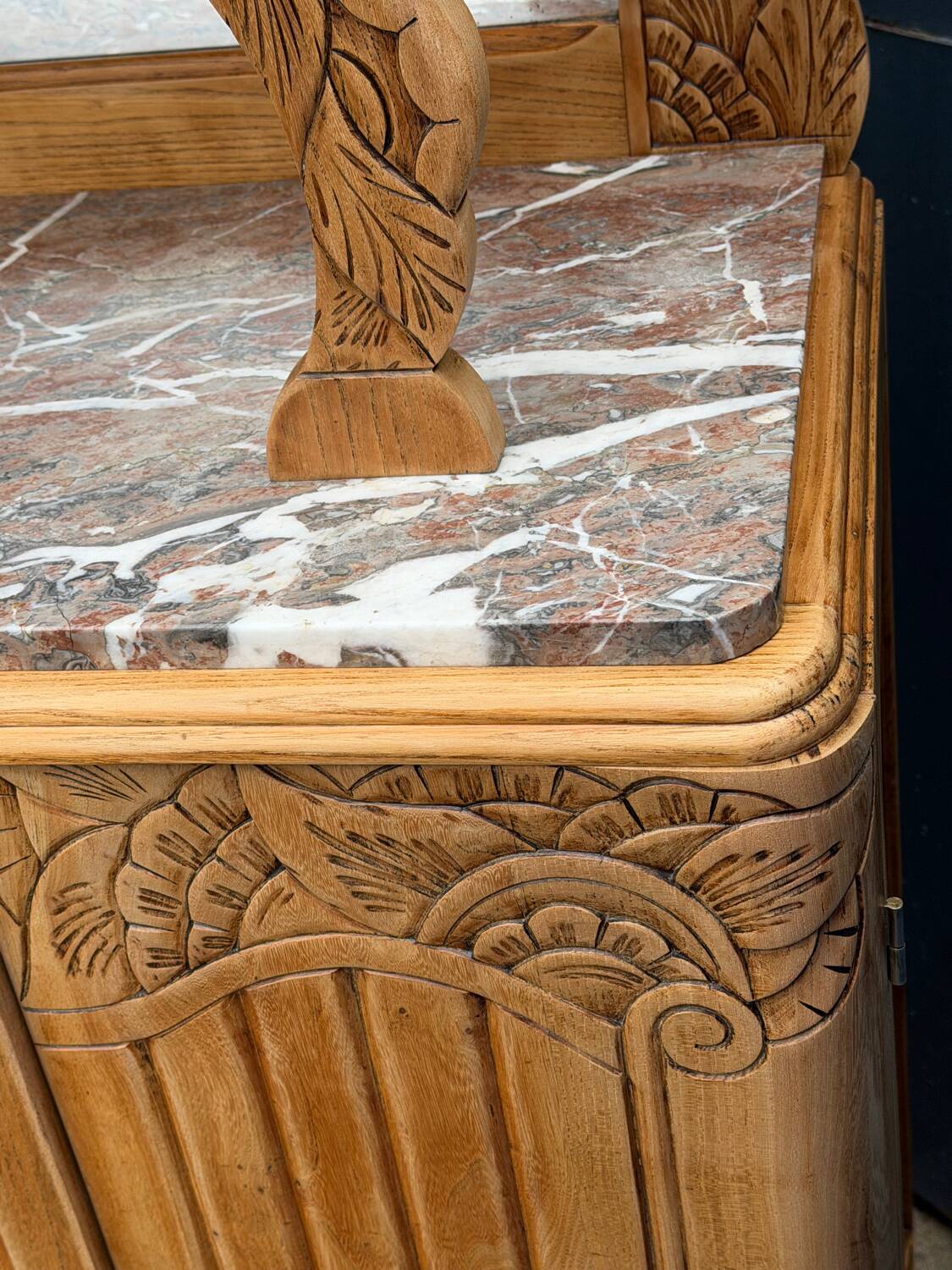 Art Deco Parisian buffet in solid raw oak from the 1930s.