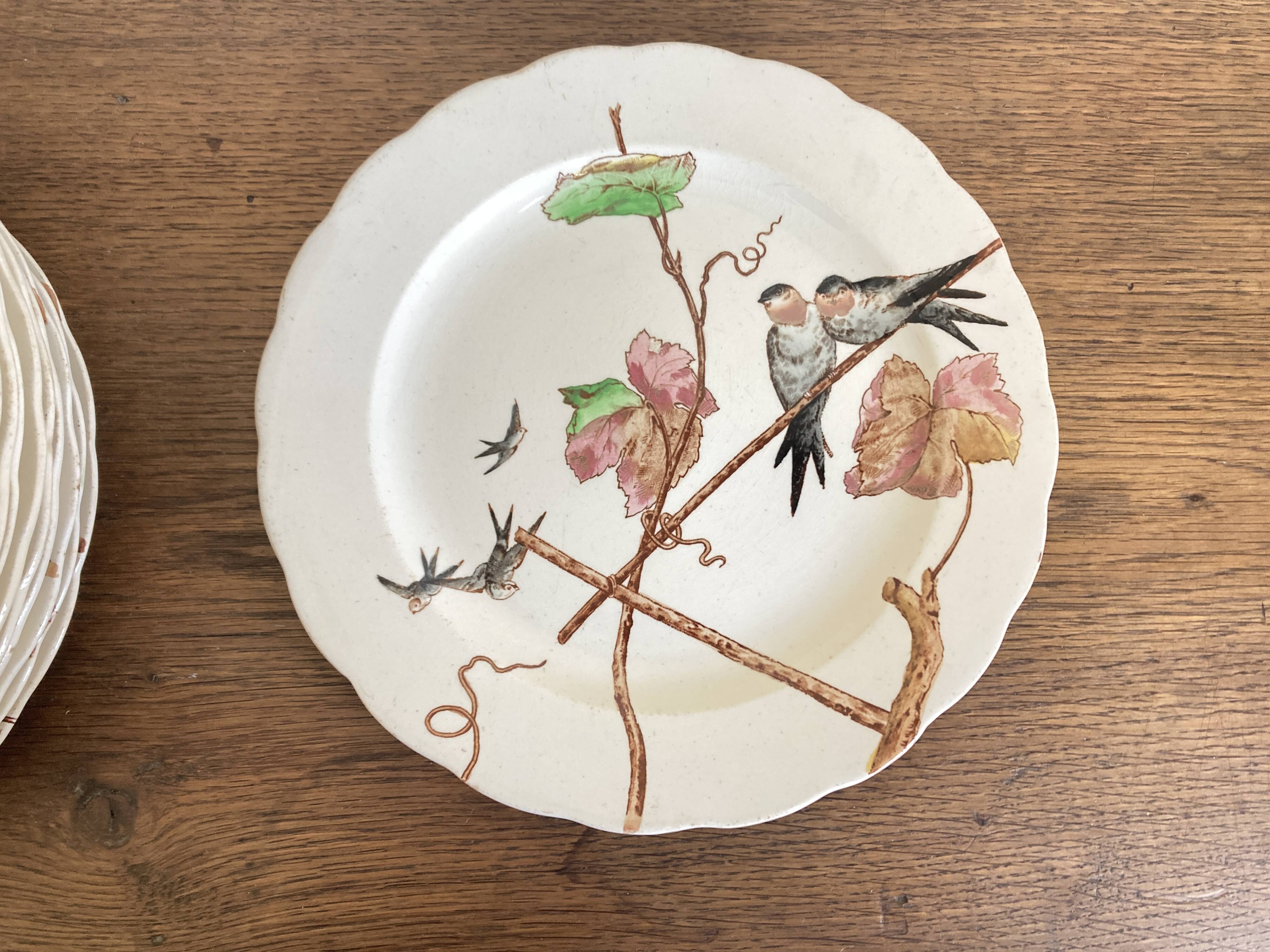 set de 12 assiettes polychrome 1850 ondulées Brownfield England oiseaux
