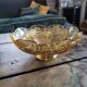 Coupe sur pied en verre ambre doré – design géométrique vintage